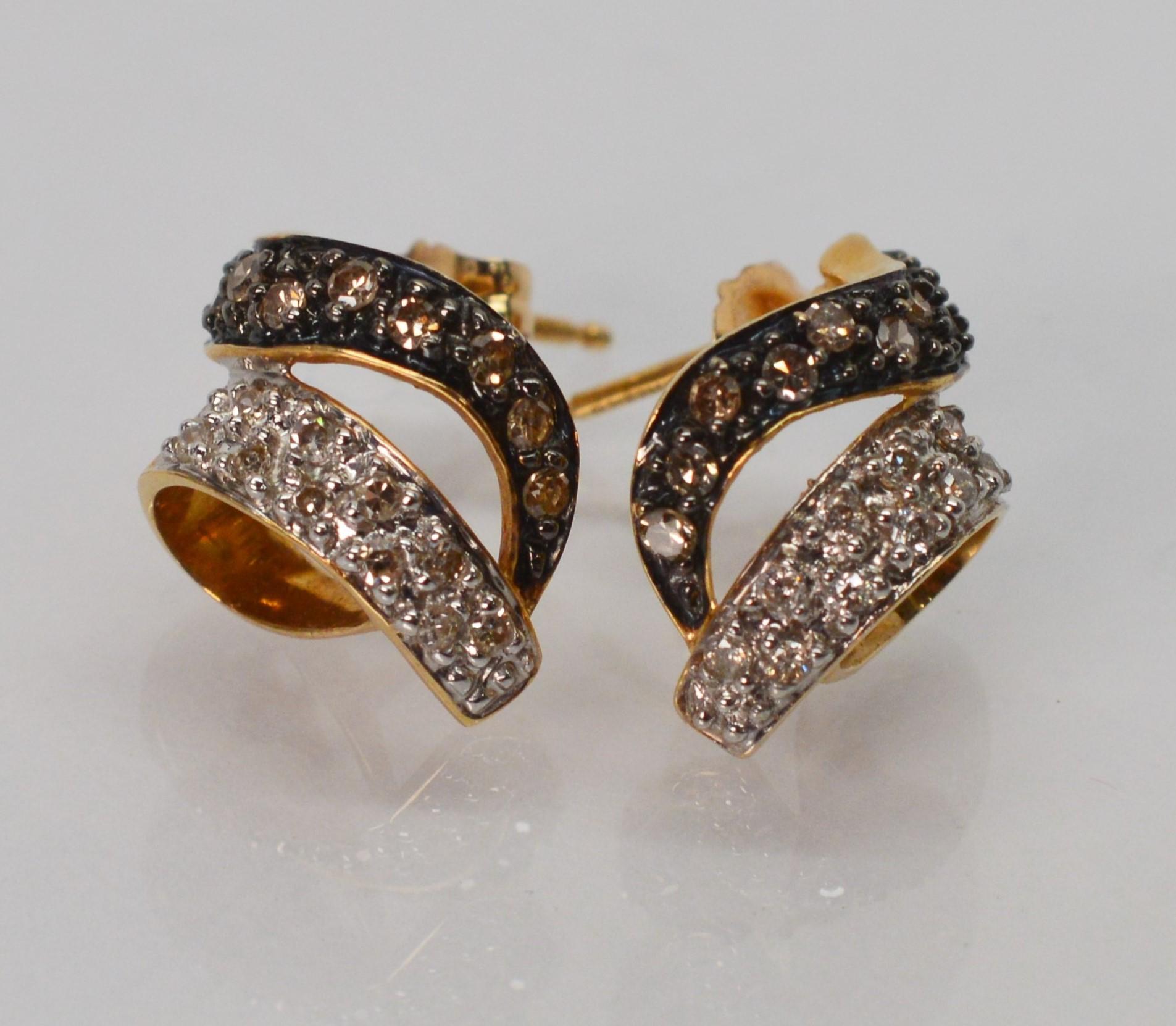 Diamond Black and White Gold Ribbon Earrings 2