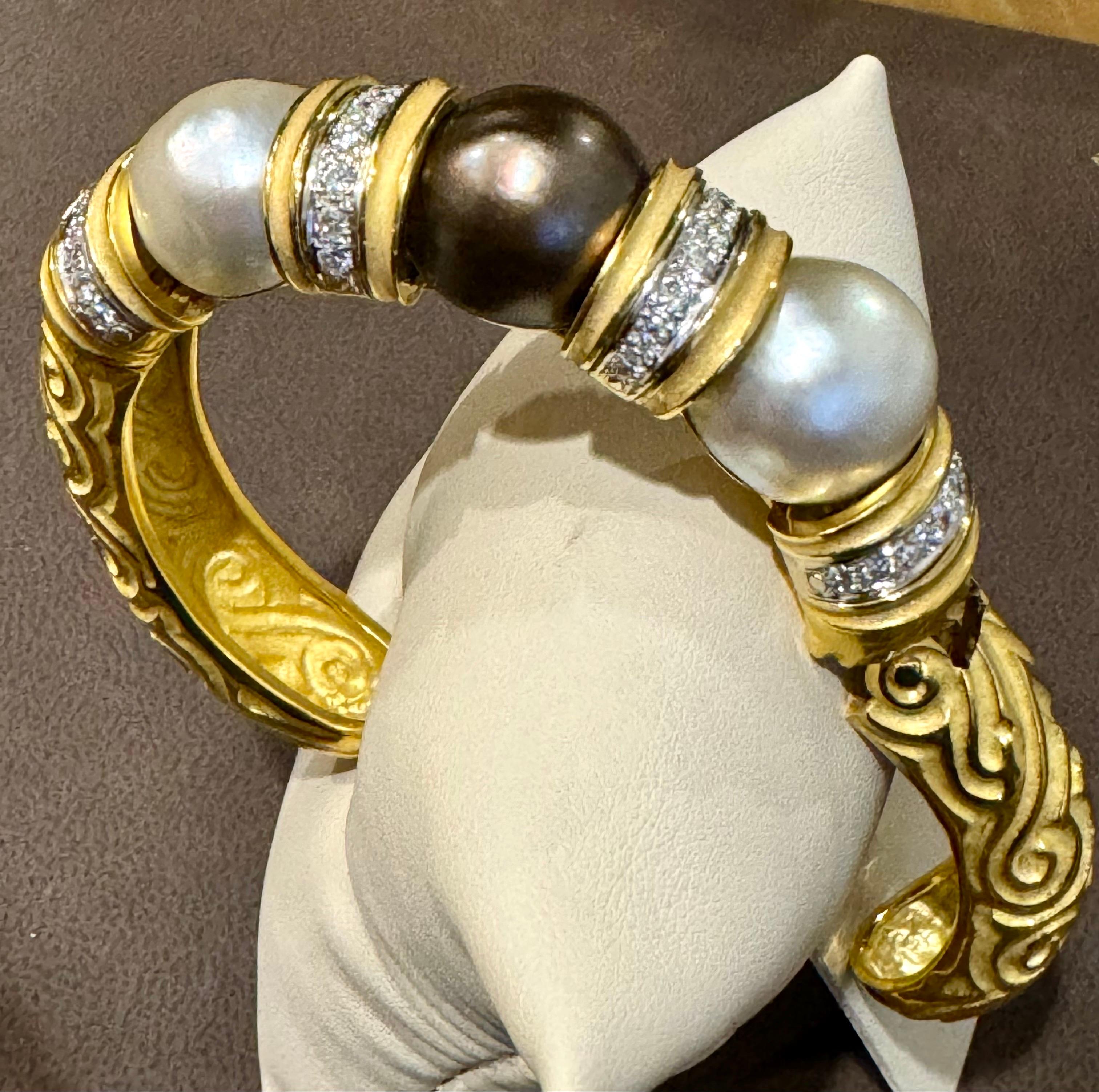 Bracciale con diamanti e perle bianche in oro 18 Kt 115Gm di Robert The Wander Winc in vendita 5