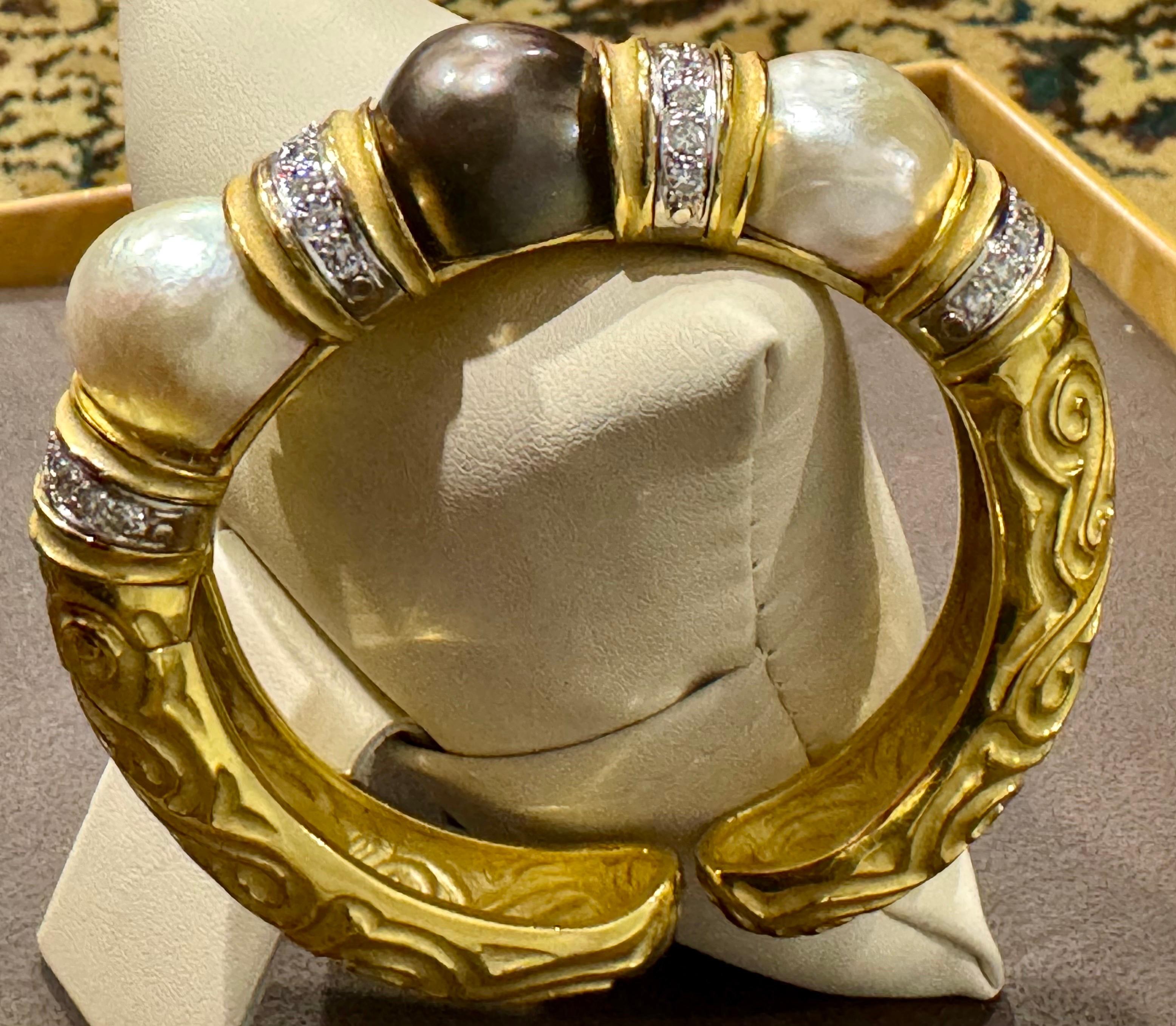 Bracciale con diamanti e perle bianche in oro 18 Kt 115Gm di Robert The Wander Winc In condizioni ottime in vendita a New York, NY