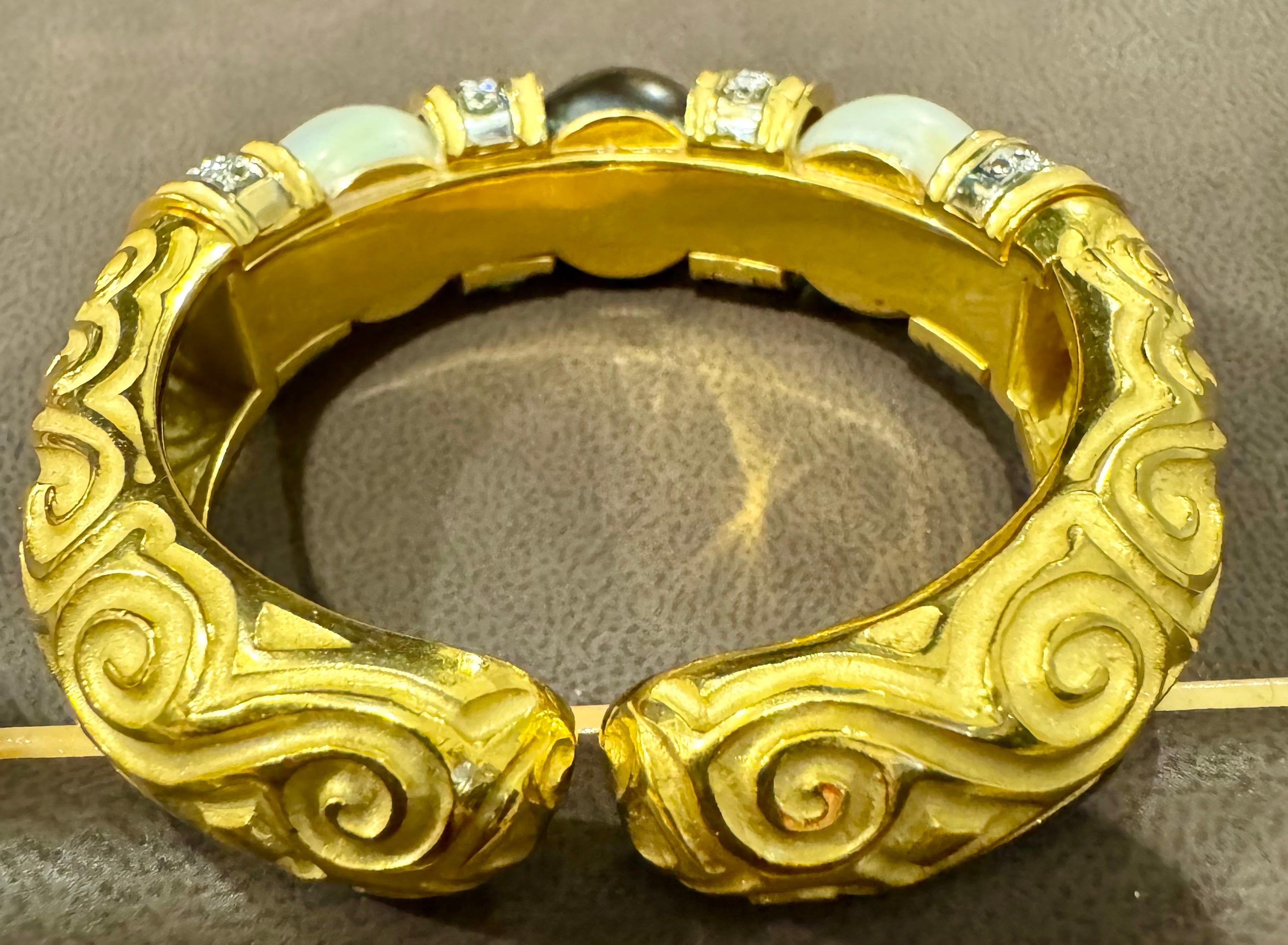 Bracciale con diamanti e perle bianche in oro 18 Kt 115Gm di Robert The Wander Winc in vendita 1