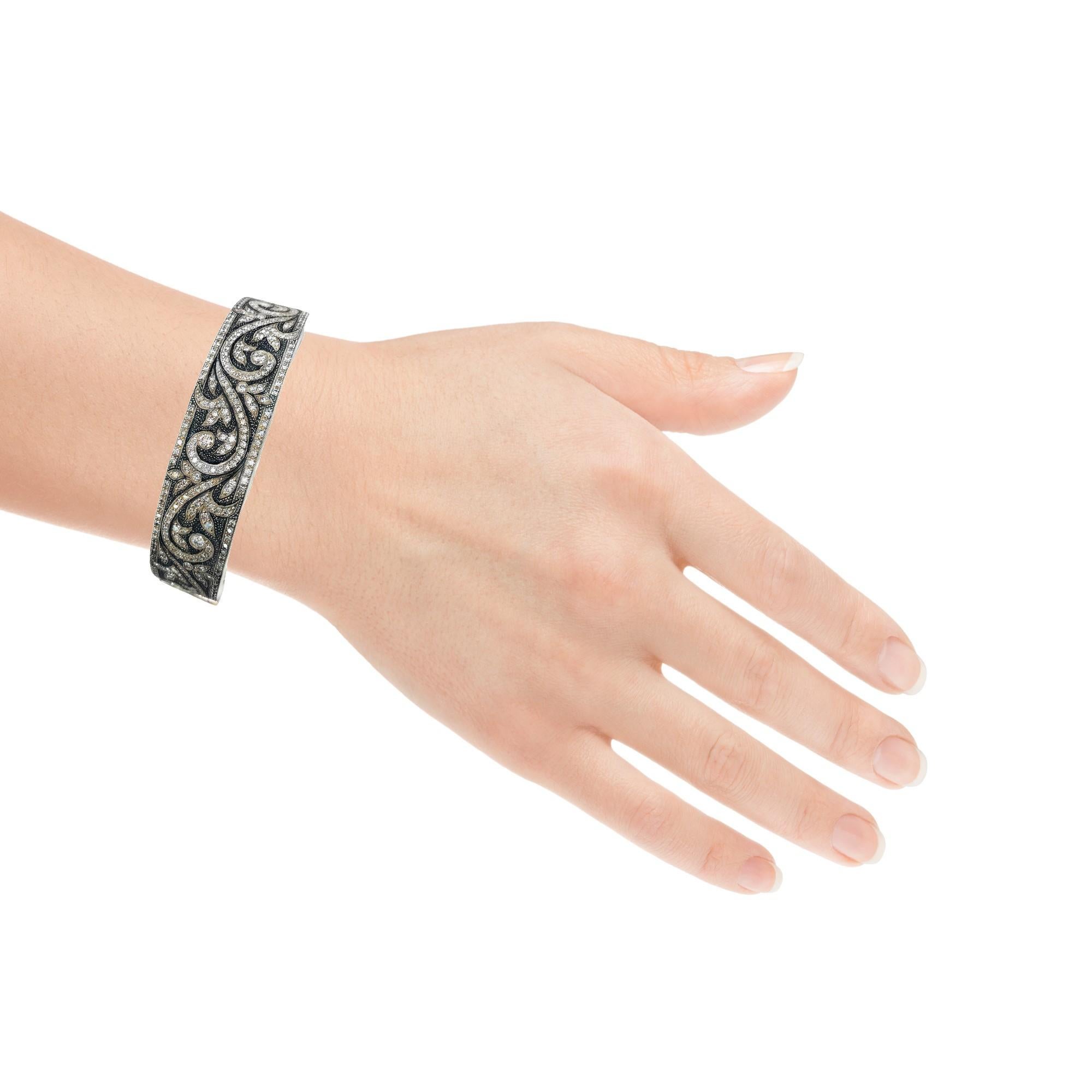 Bracciale a spirale con diamanti e argento annerito, 3,50 carati totali in vendita 2
