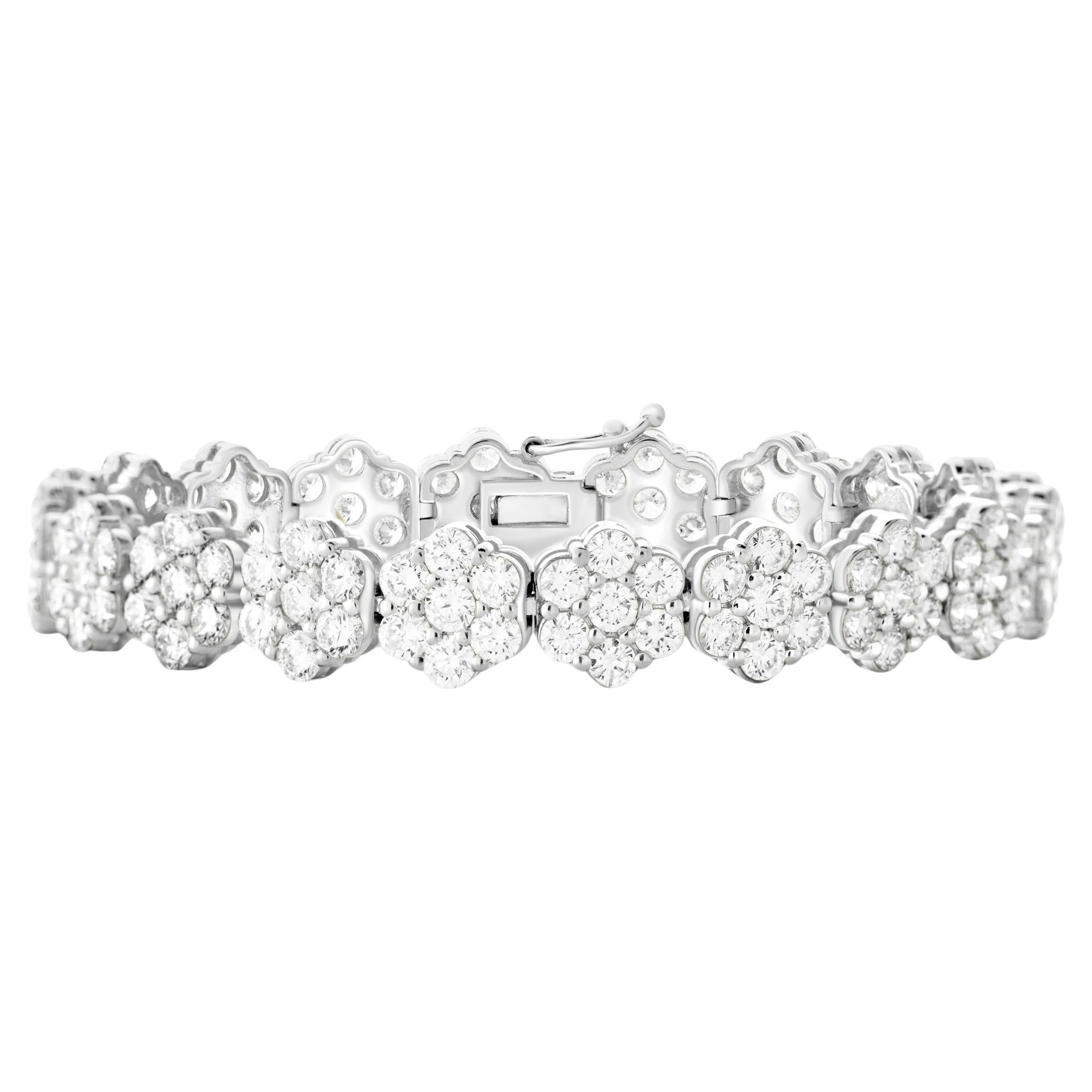 Bracciale tennis con diamanti a grappolo, 13,85 carati in oro bianco 14K in vendita