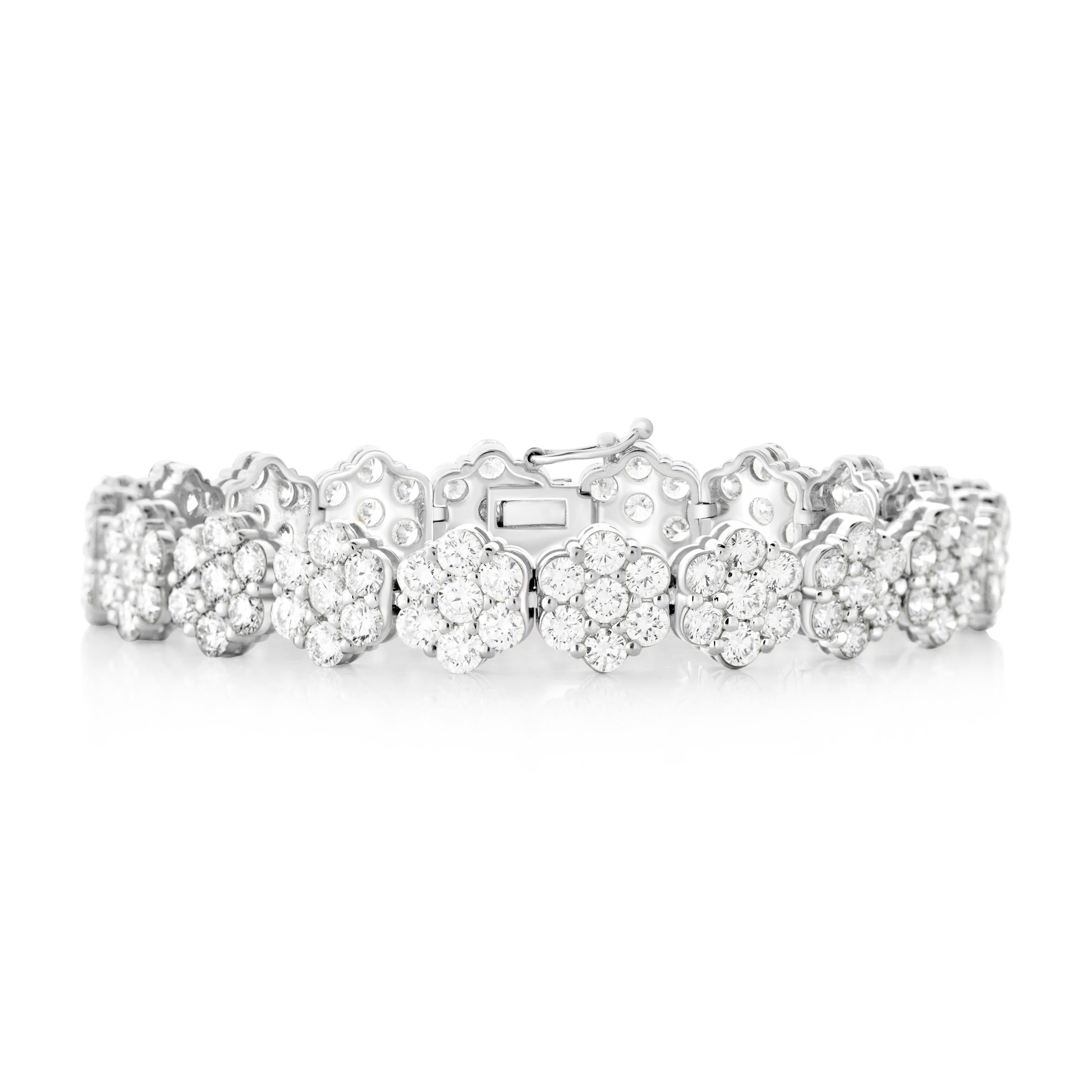 Diamantblüten-Cluster-Tennisarmband, 6,01 Karat in 14K Weißgold (Rundschliff) im Angebot