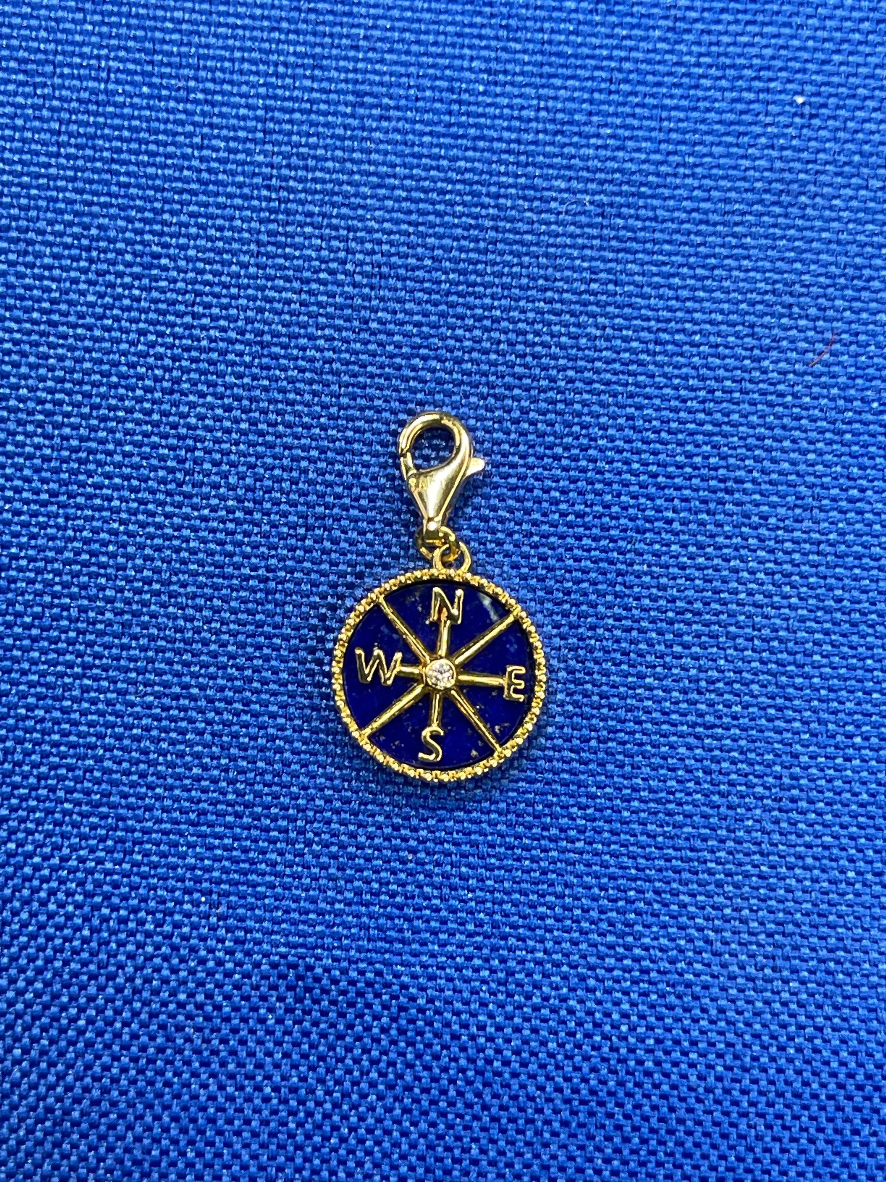 Round Cut Diamond Blue Lapis Lazuli Compass Bezel Medallion 18K Yellow Gold Charm Pendant For Sale