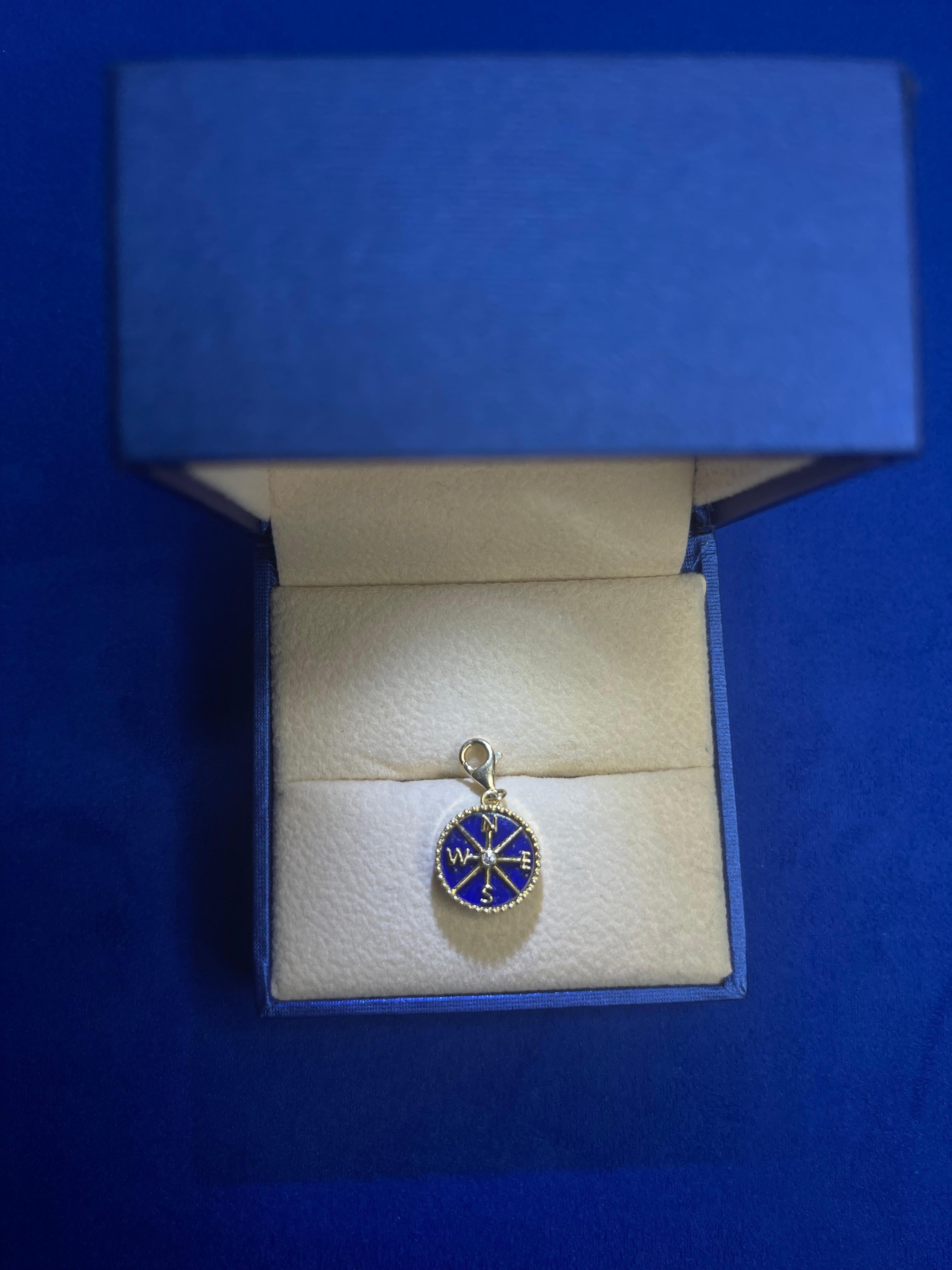 Diamond Blue Lapis Lazuli Compass Bezel Medallion 18K Yellow Gold Charm Pendant In New Condition For Sale In Oakton, VA