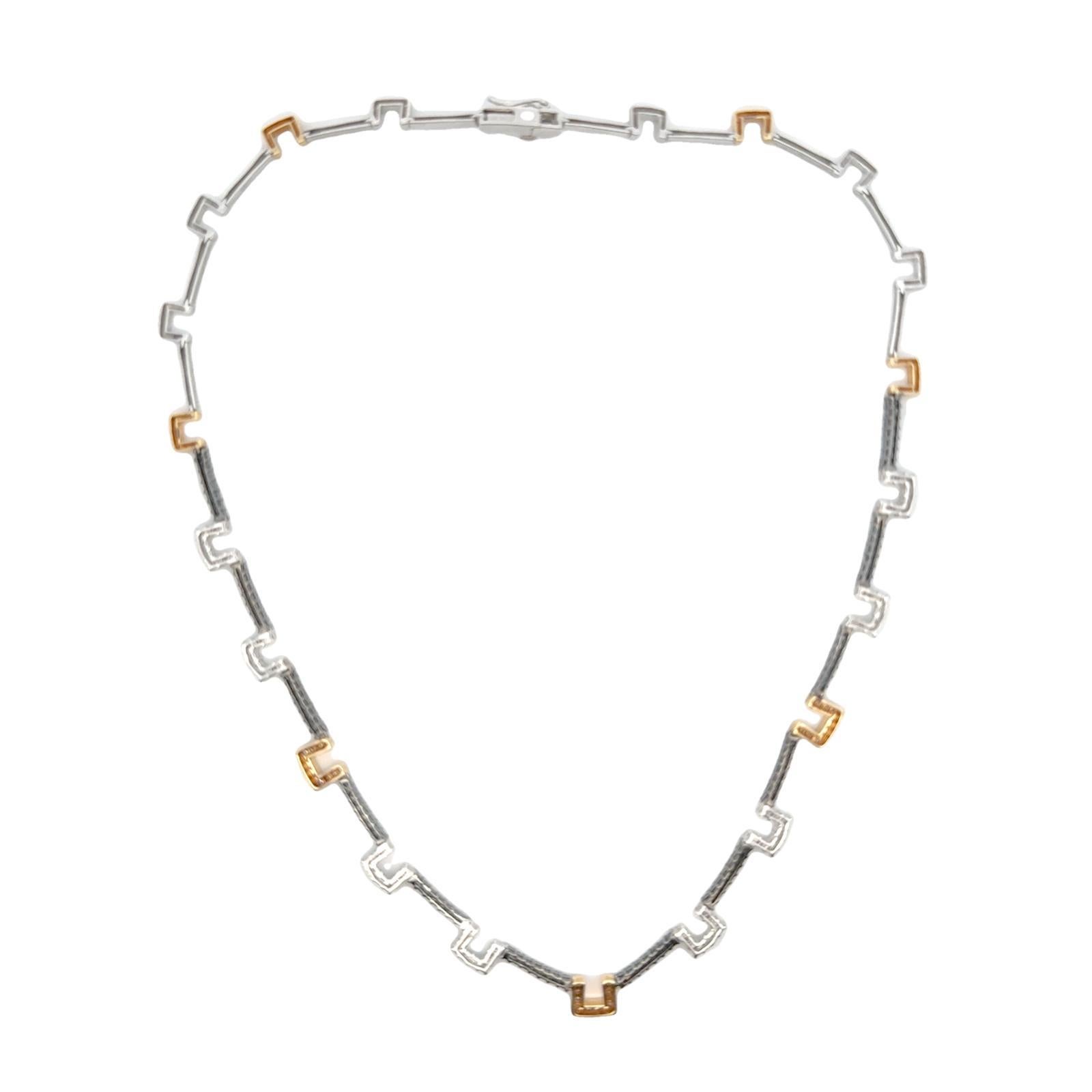 Moderno Collana moderna con diamanti e zaffiri blu in oro bicolore 18 carati A Link in vendita