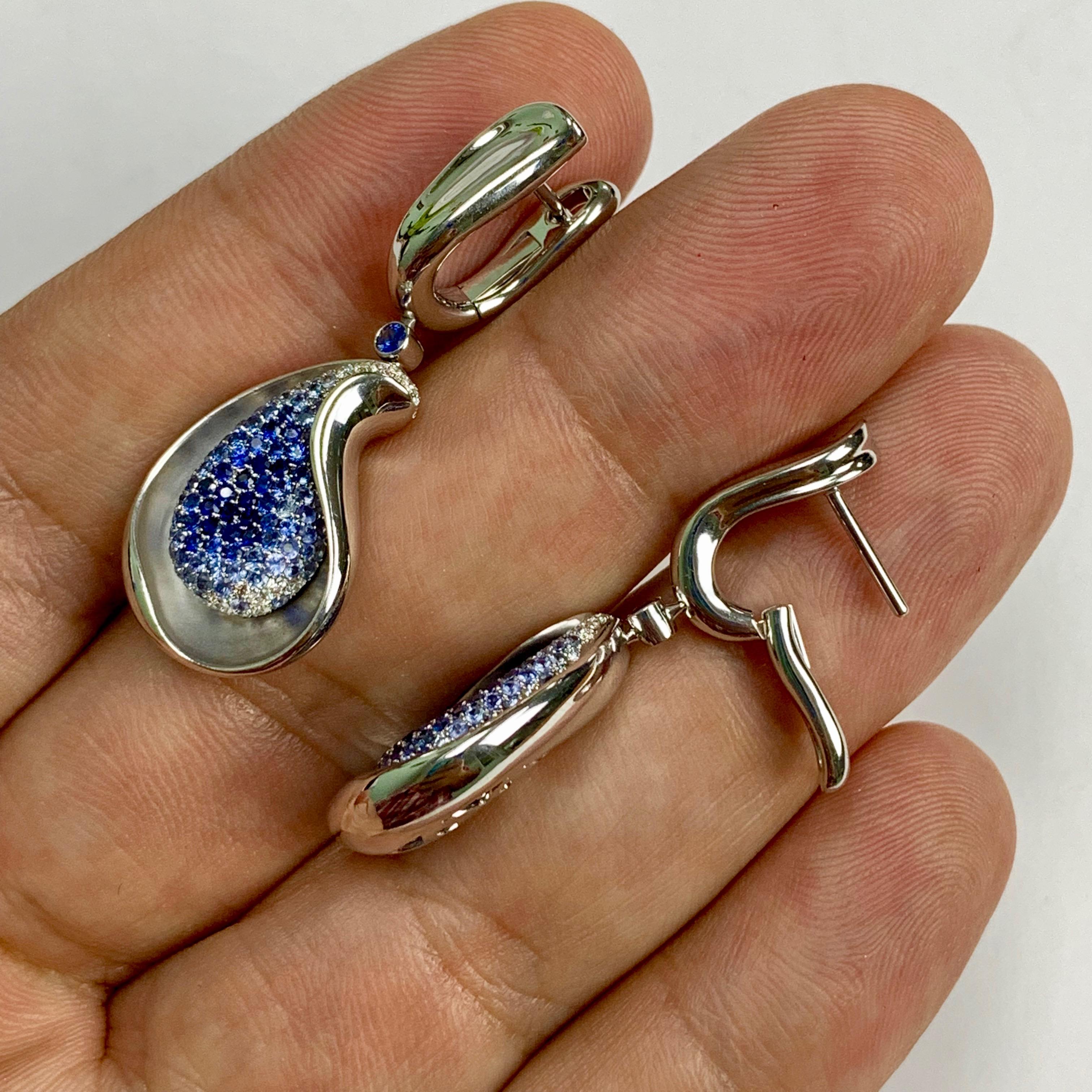 Diamond Blue Sapphire 18 Karat White Gold Earrings In New Condition For Sale In Bangkok, TH