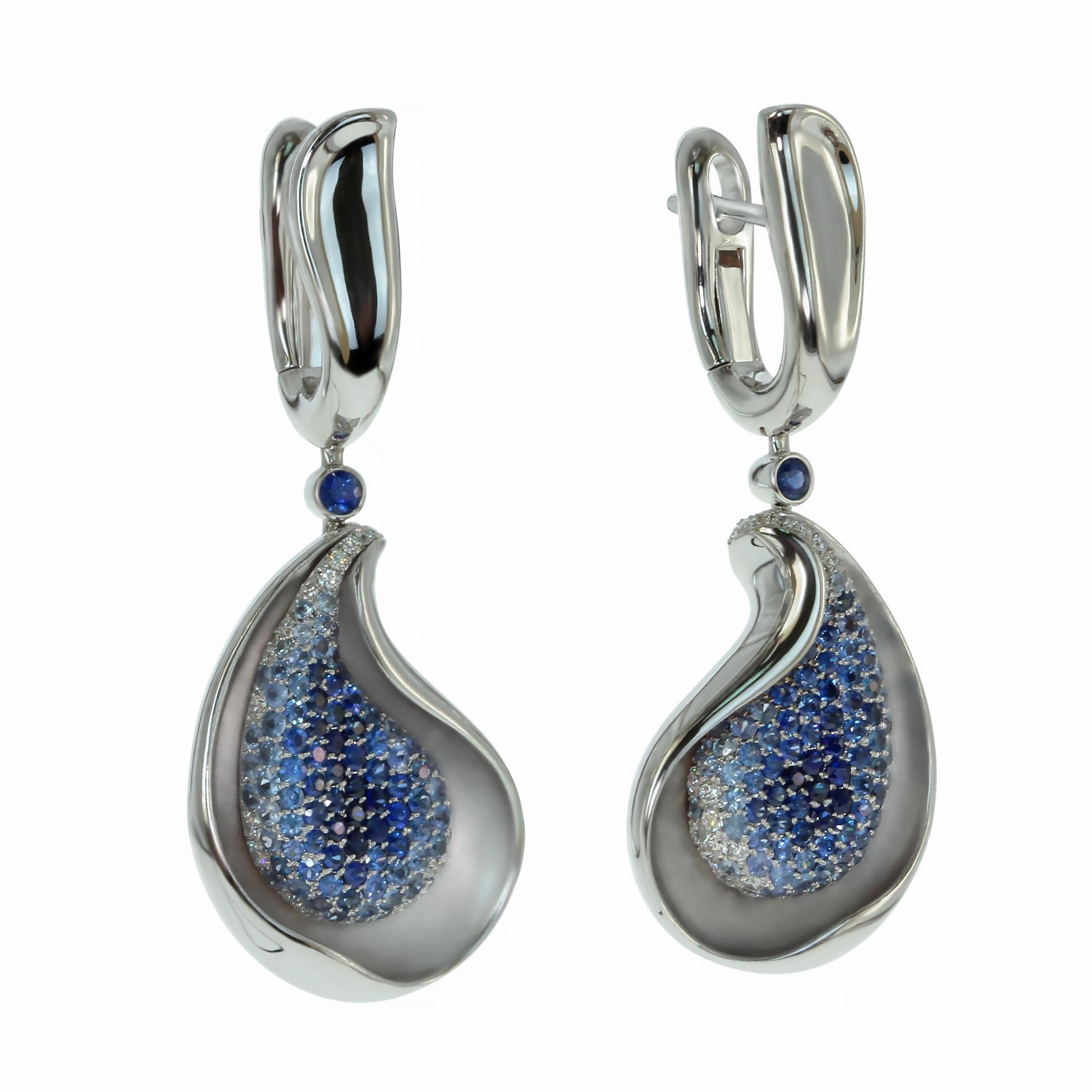 Diamond Blue Sapphire 18 Karat White Gold Ring Earrings Suite For Sale 3