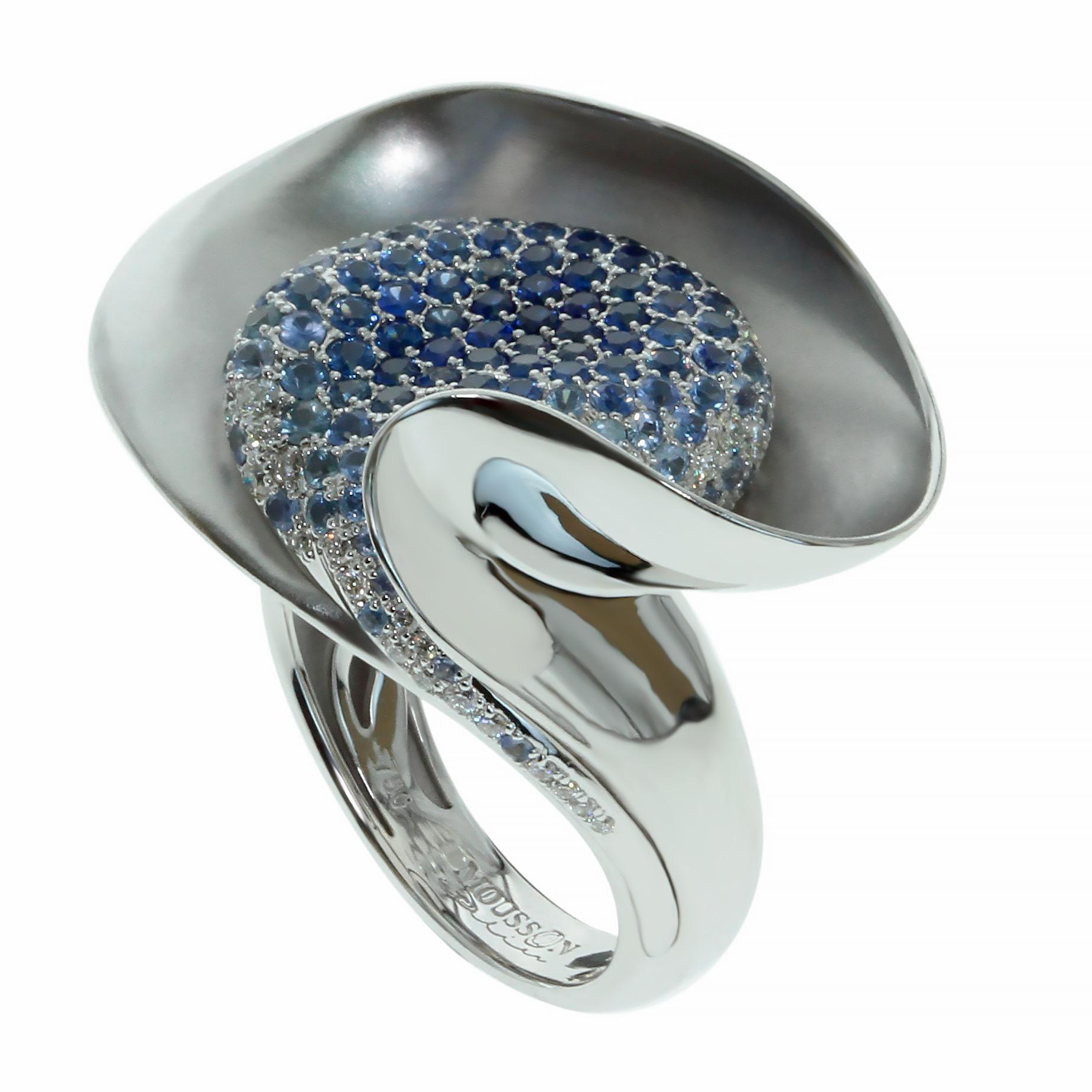 Diamond Blue Sapphire 18 Karat White Gold Ring Earrings Suite For Sale 4
