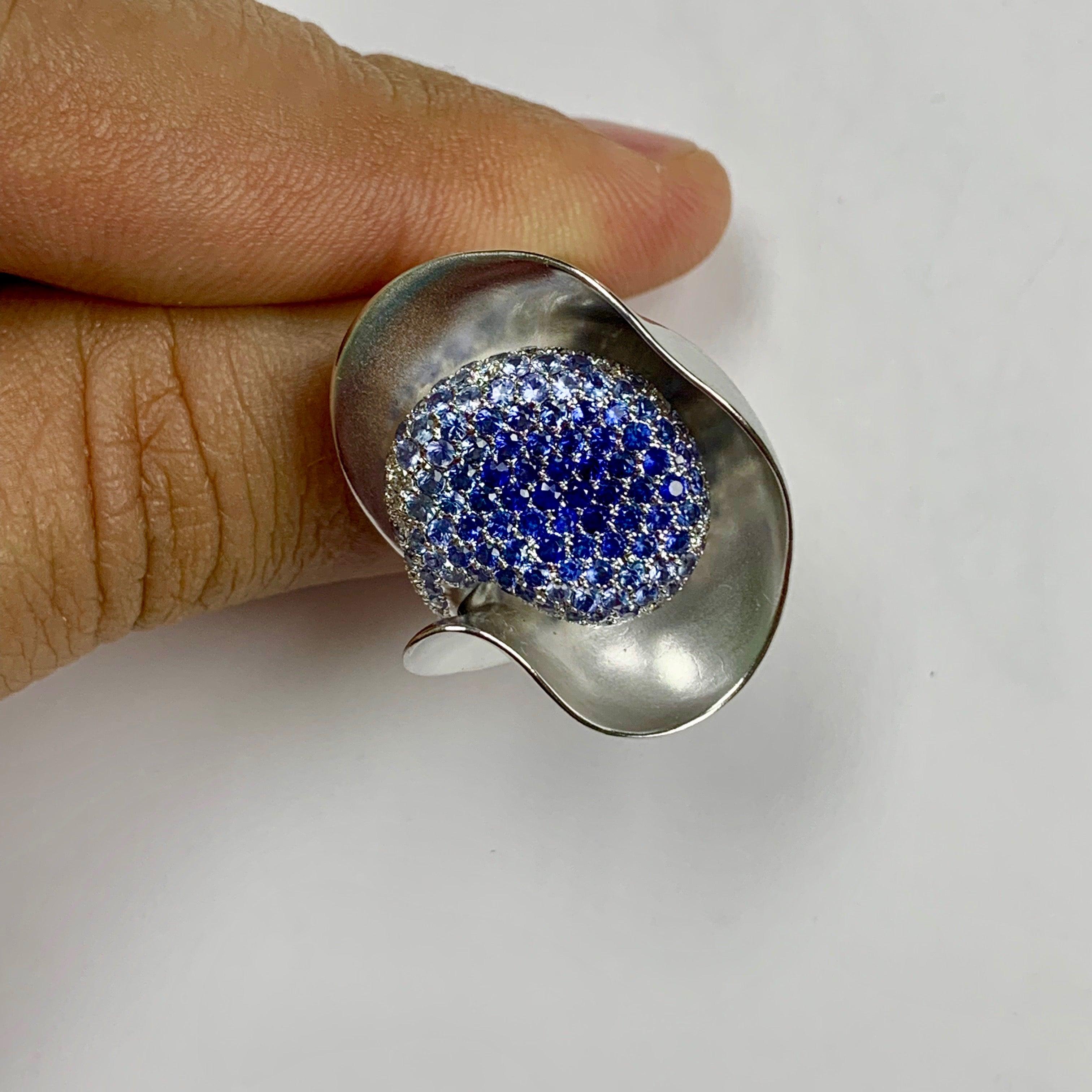 For Sale:  Diamond Blue Sapphire 18 Karat White Gold Ring 5