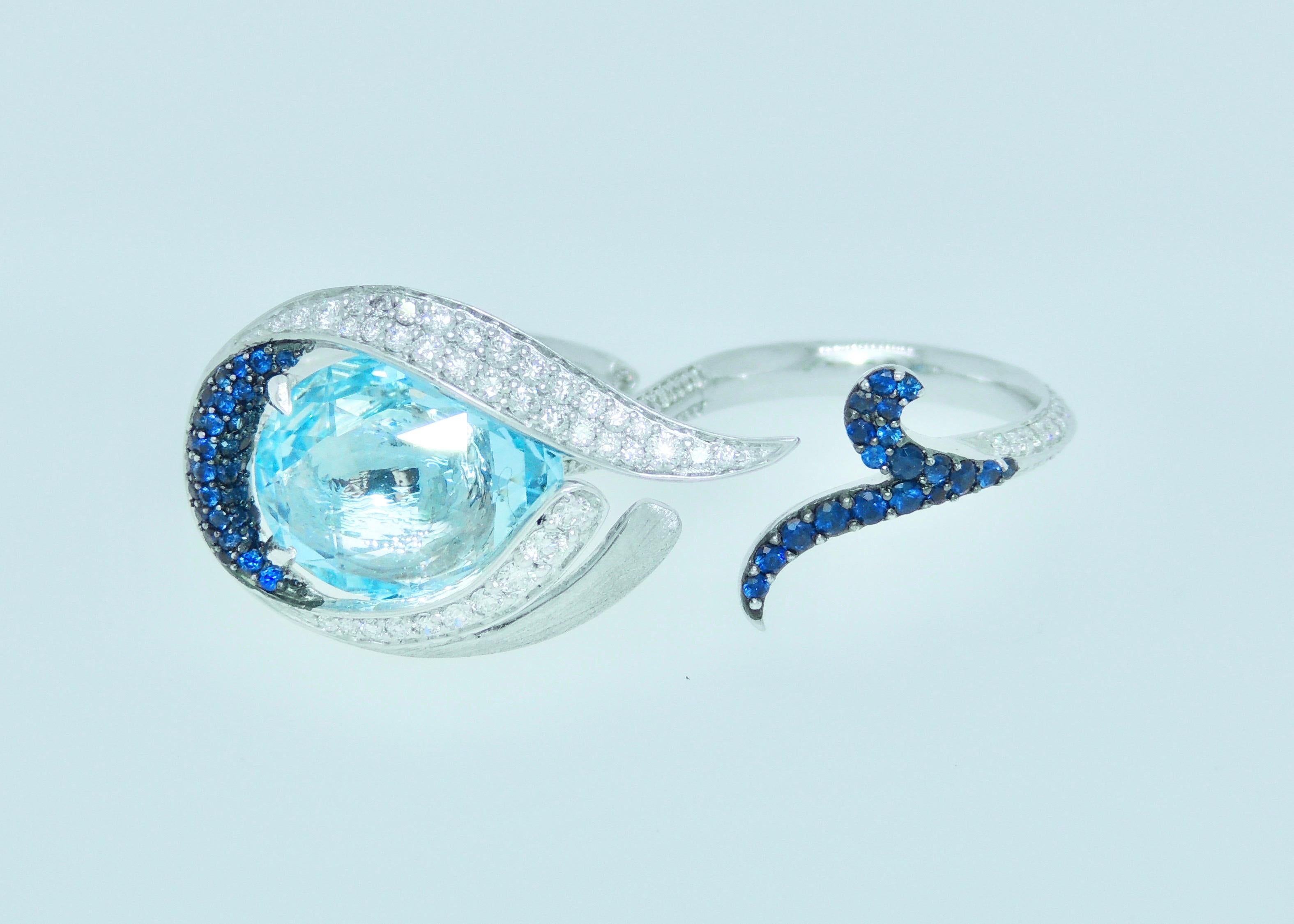 Contemporary Diamond, Blue Sapphire and Aquamarine Ring in 18 Karat White Gold For Sale