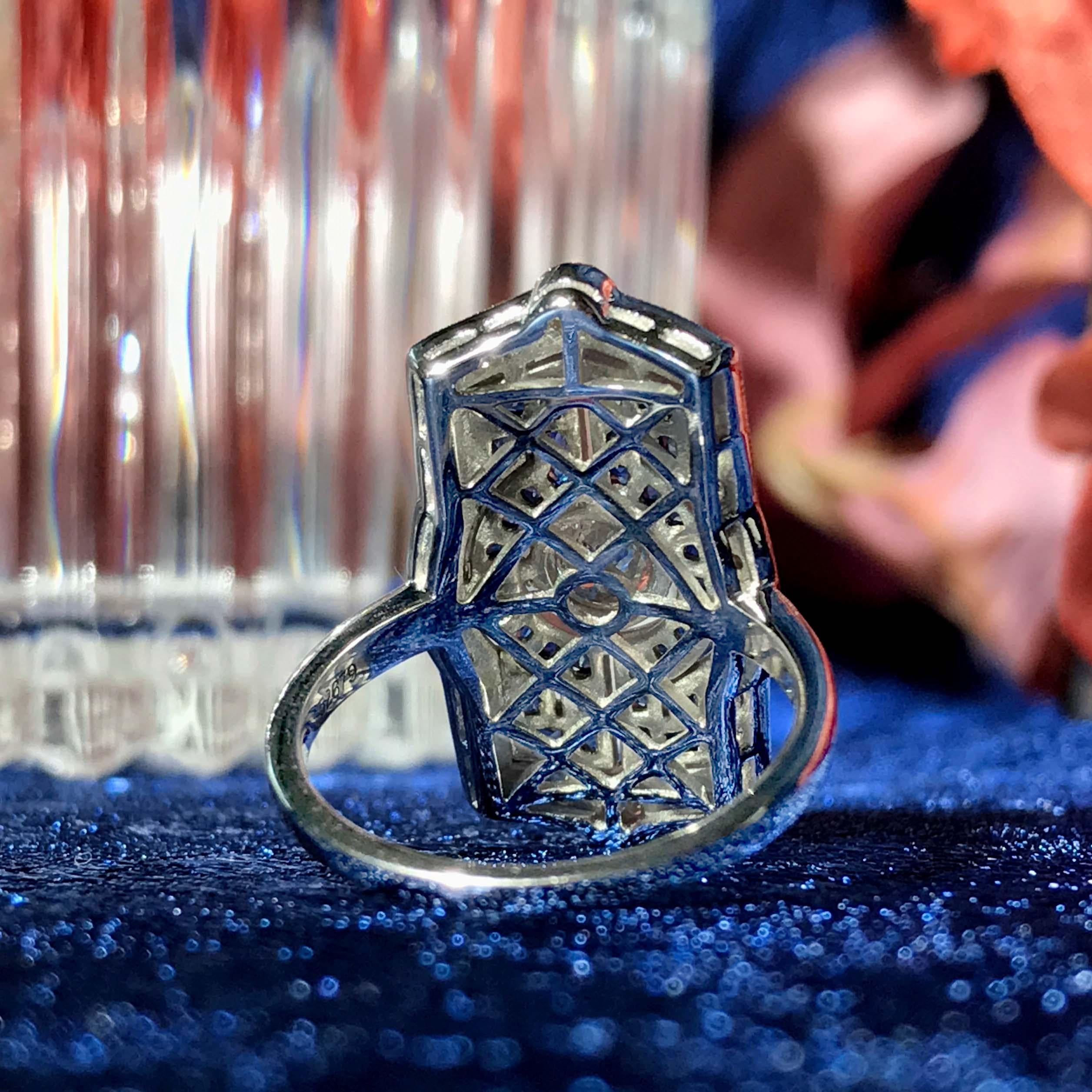 Bague de table en or blanc 18 carats, diamant, saphir bleu, style Art déco en vente 1