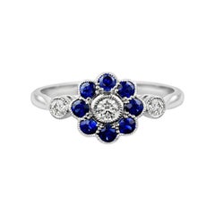 Bague Fleur Daisy en or blanc 18 carats avec saphir bleu naturel et diamants