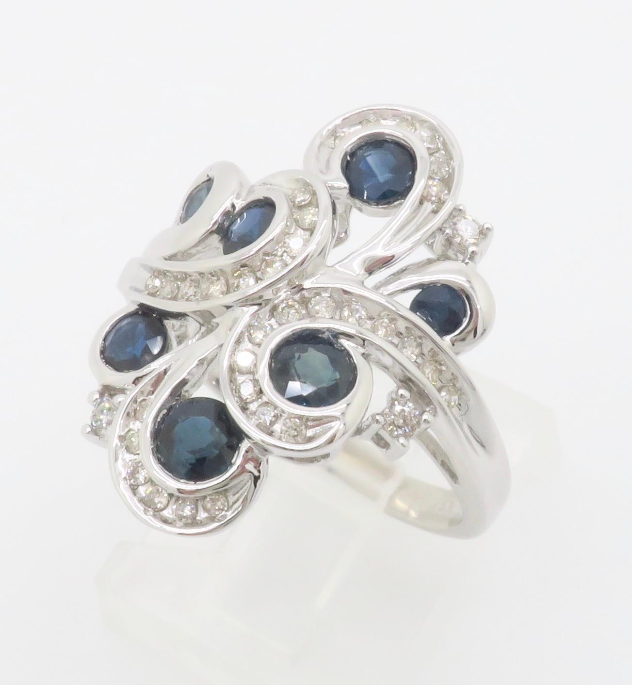 Cocktailring mit Diamant und blauem Saphir aus Weißgold im Angebot 3