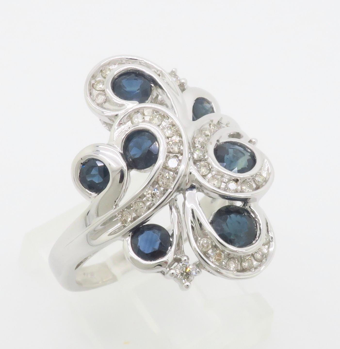 Cocktailring mit Diamant und blauem Saphir aus Weißgold im Angebot 4