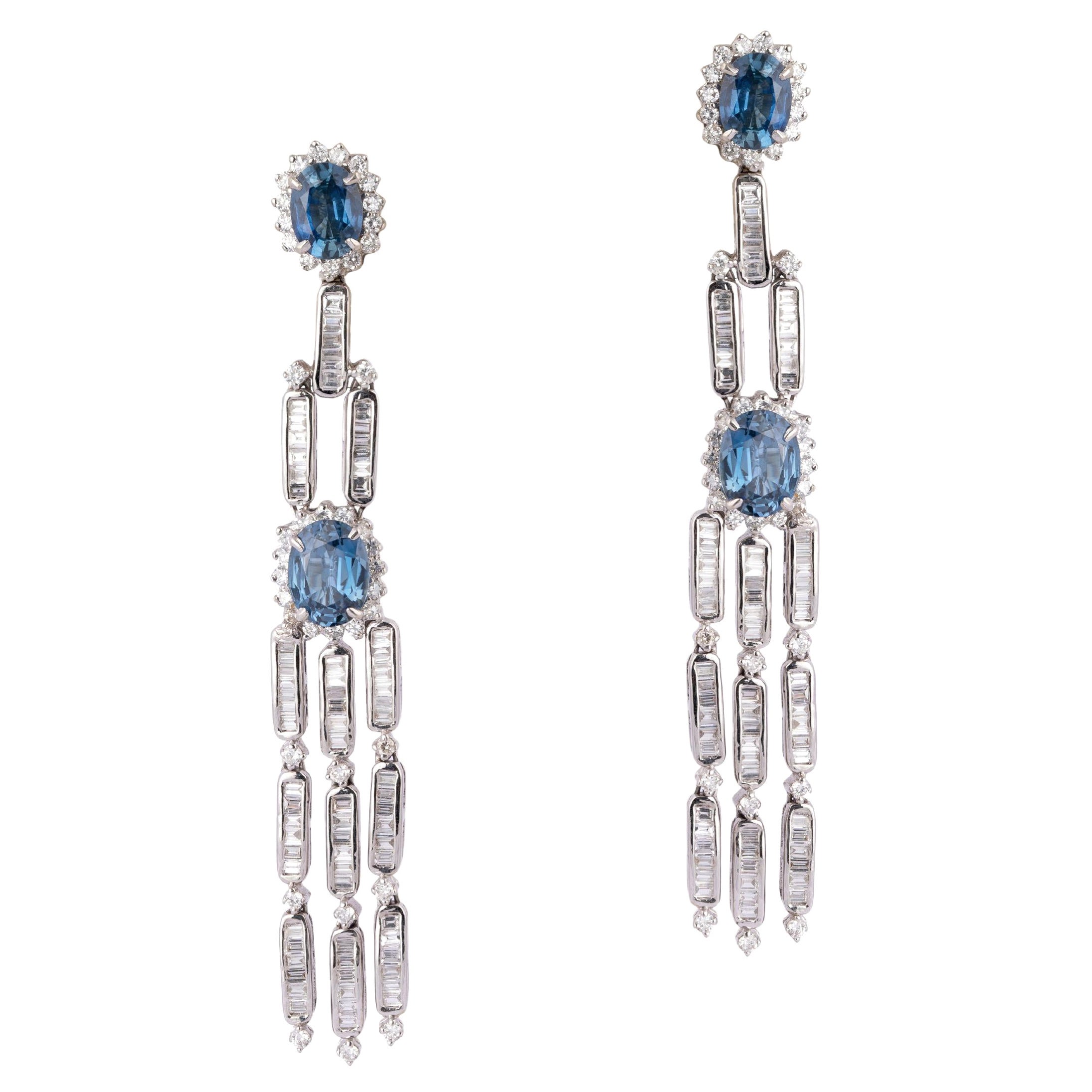 Blu diamante  Orecchino con zaffiro in oro 18k in vendita