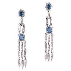 Blu diamante  Orecchino con zaffiro in oro 18k