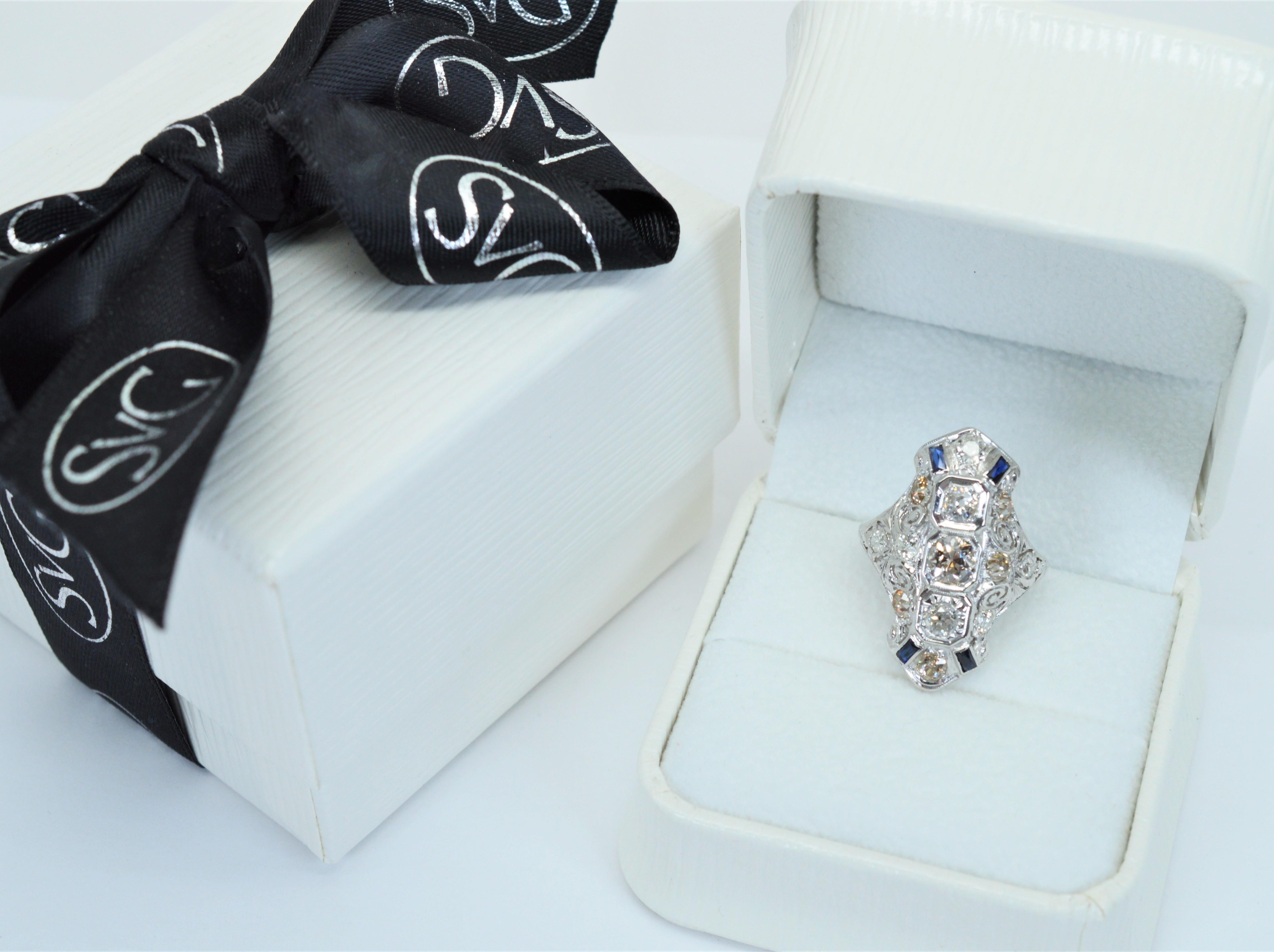 Diamant Blauer Saphir Edwardian 14 Karat Weißgold Filigraner Ring im Angebot 4