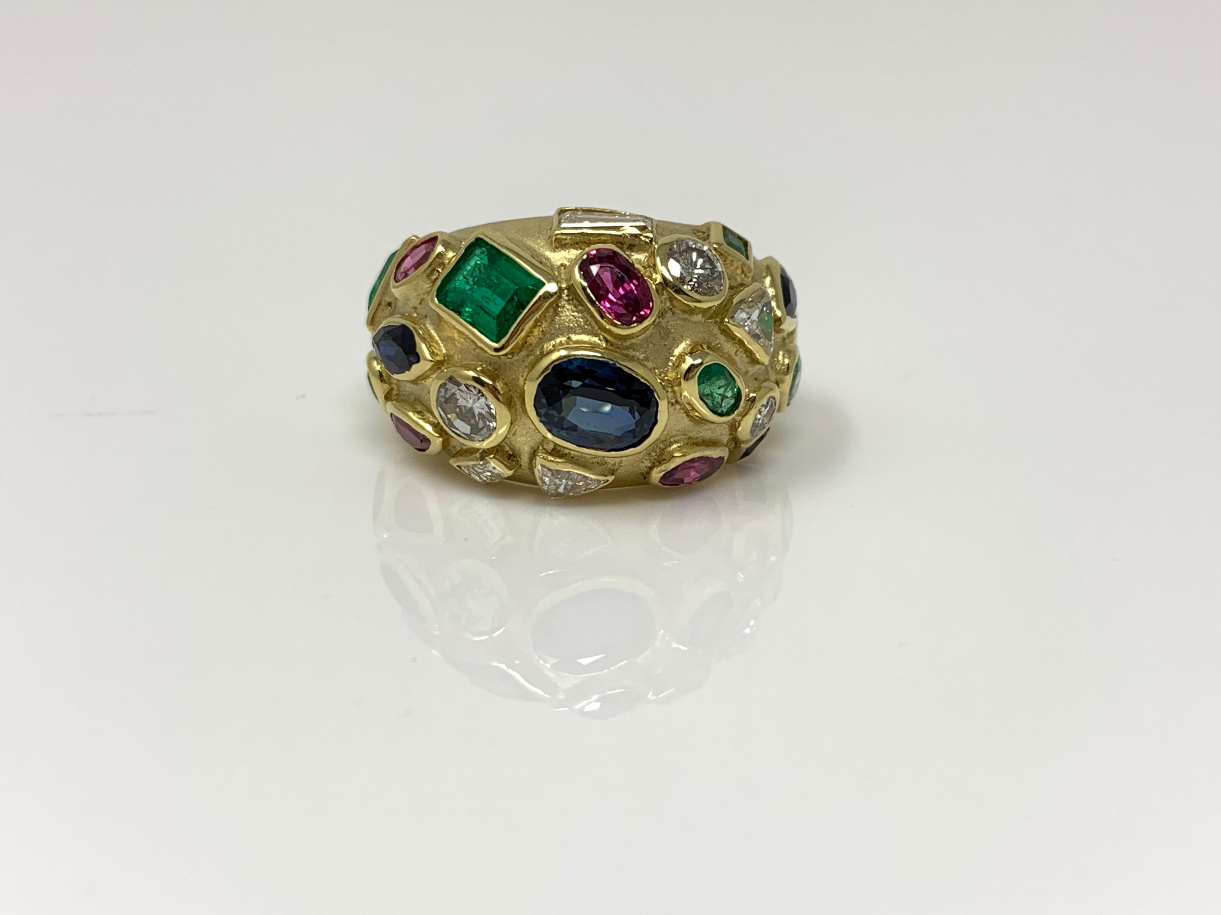 Diamond, Blue Sapphire, Emerald and Ruby Ring in 18 Karat Gold In Excellent Condition In New York, NY