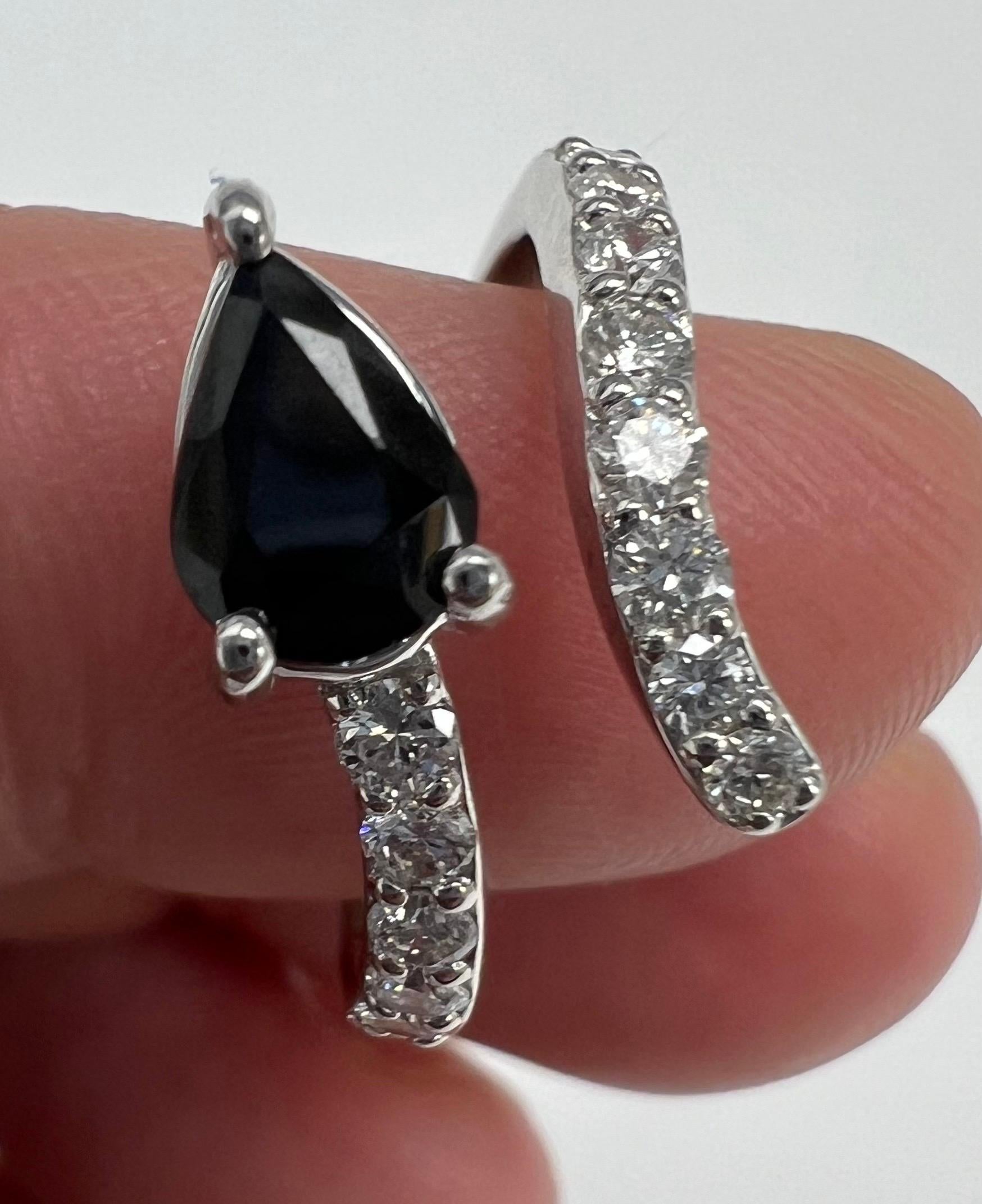 Women's or Men's Diamond & Blue Sapphire Ring in 14K White Gold with Natural Diamonds. 1.00ct Sap For Sale