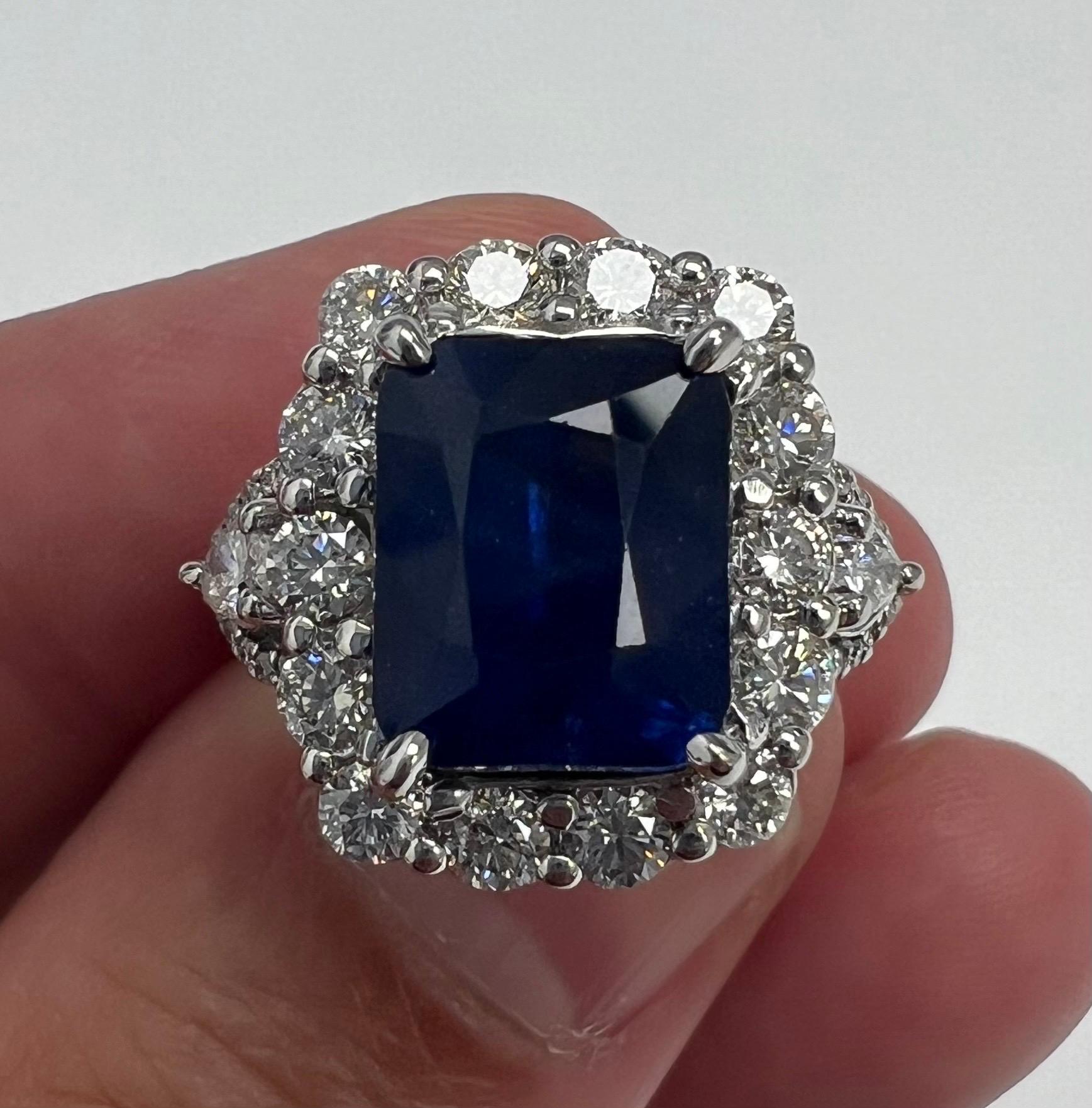 Diamond & Blue Sapphire Ring in 14K White Gold with Natural Diamonds. 6.22ct Sap In New Condition For Sale In Great Neck, NY