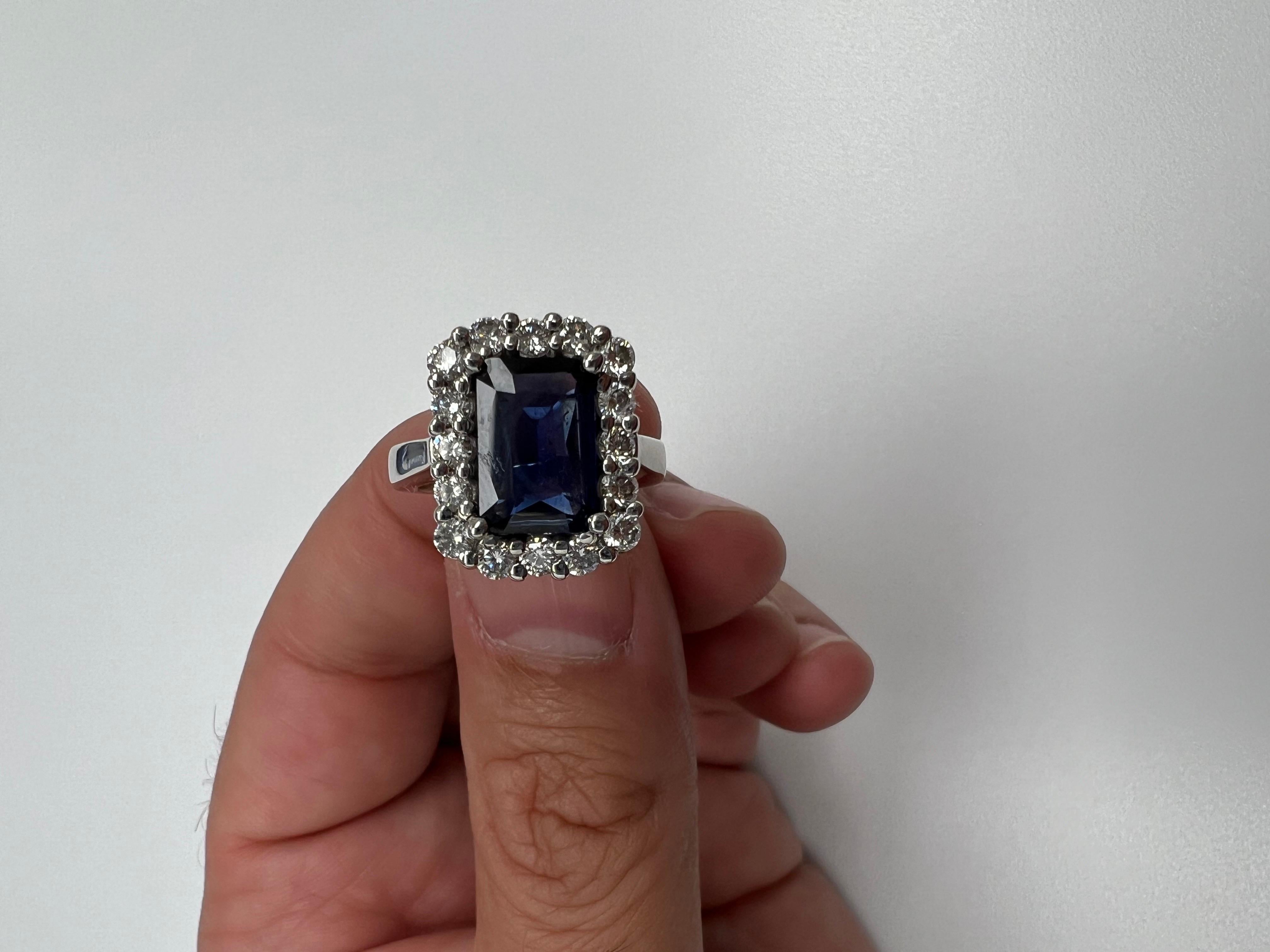 Women's or Men's Diamond & Blue Sapphire Ring in 18K White Gold with Natural Diamonds. 3.20ct Sap For Sale