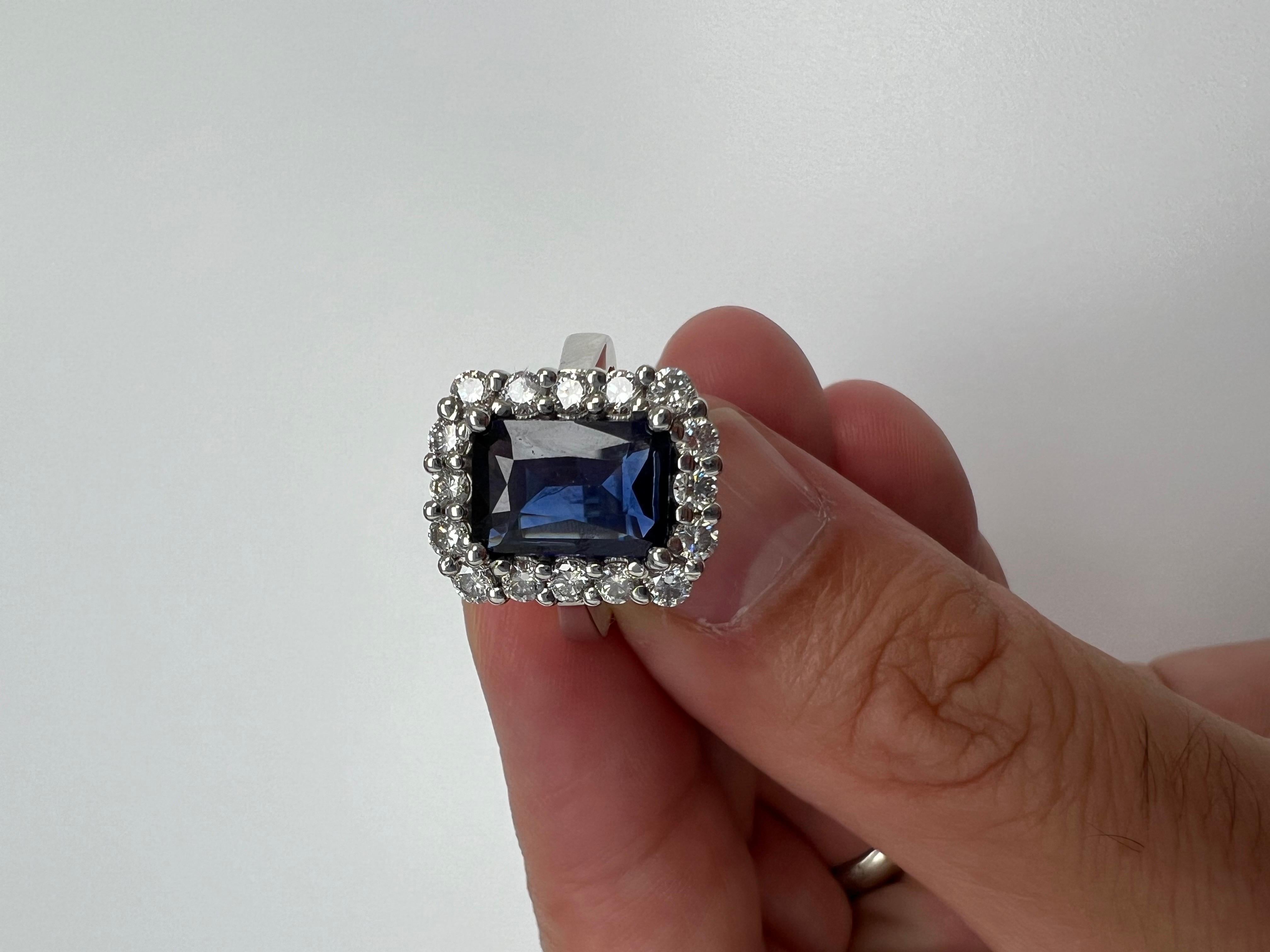 Diamond & Blue Sapphire Ring in 18K White Gold with Natural Diamonds. 3.20ct Sap For Sale 1