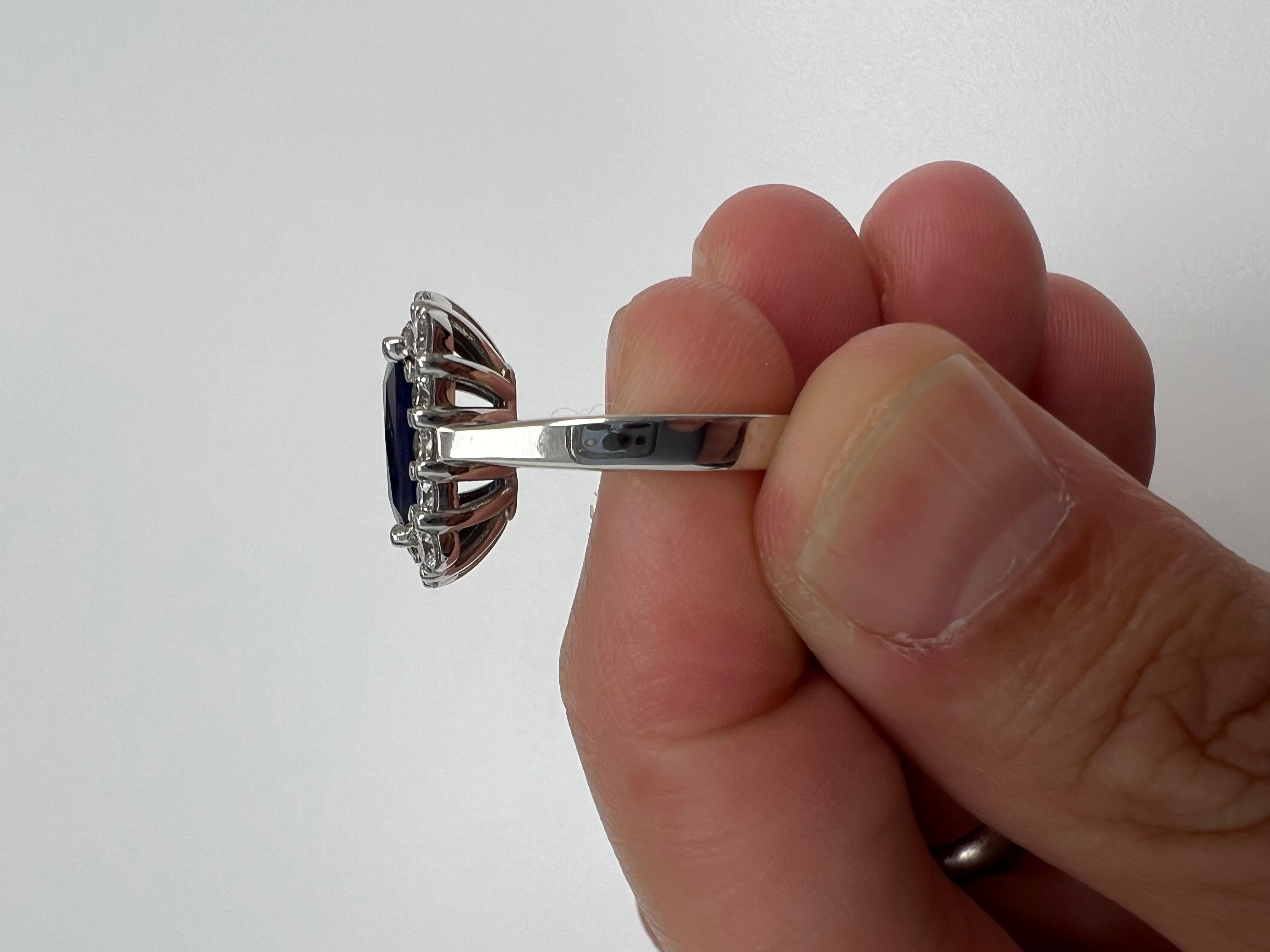 Diamond & Blue Sapphire Ring in 18K White Gold with Natural Diamonds. 3.20ct Sap For Sale 2