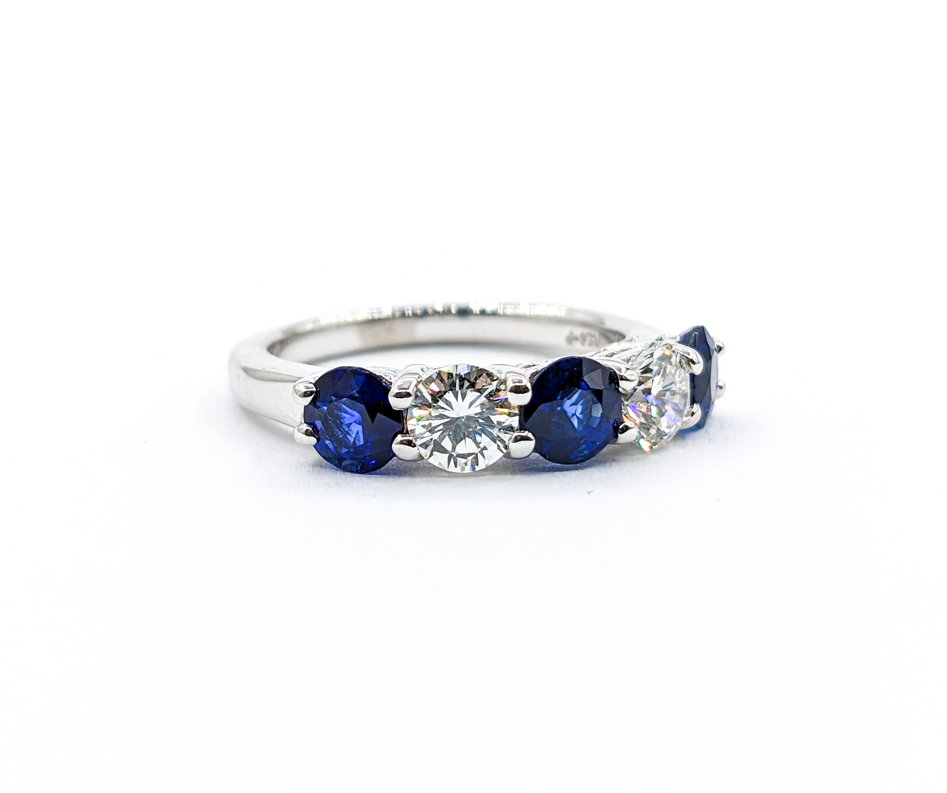 Bague en platine avec diamant et saphir bleu Unisexe en vente