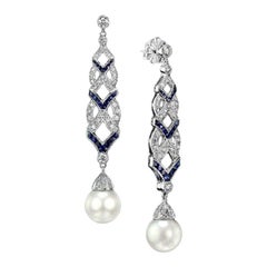 Orecchini con perla dei mari del sud, zaffiro e diamante in oro bianco 18 carati