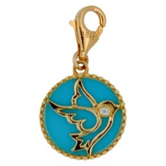 Breloque médaillon « Sky Dove Peace » en or jaune 18 carats avec diamants et turquoises bleues sarcelles