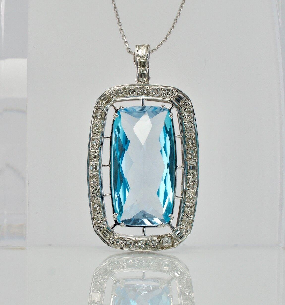 Diamant Topaze bleue pendentif rehausseur Collier en or blanc 14K en vente 2
