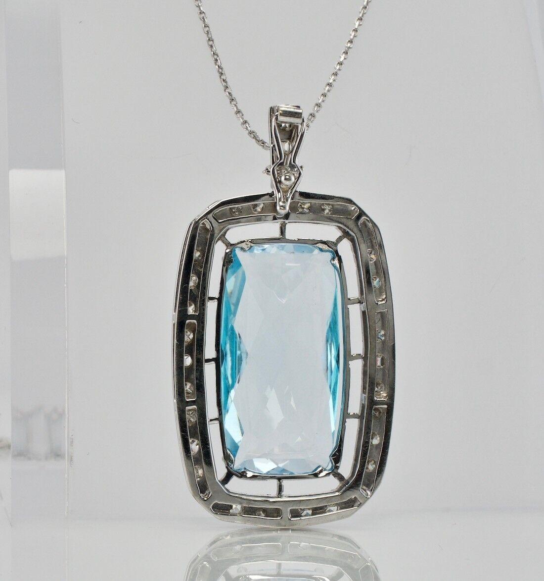 Diamant Topaze bleue pendentif rehausseur Collier en or blanc 14K en vente 4