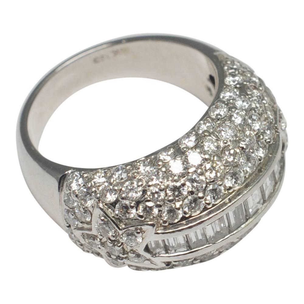 Women's Round Diamond Bombé Band Cocktail Ring For Sale