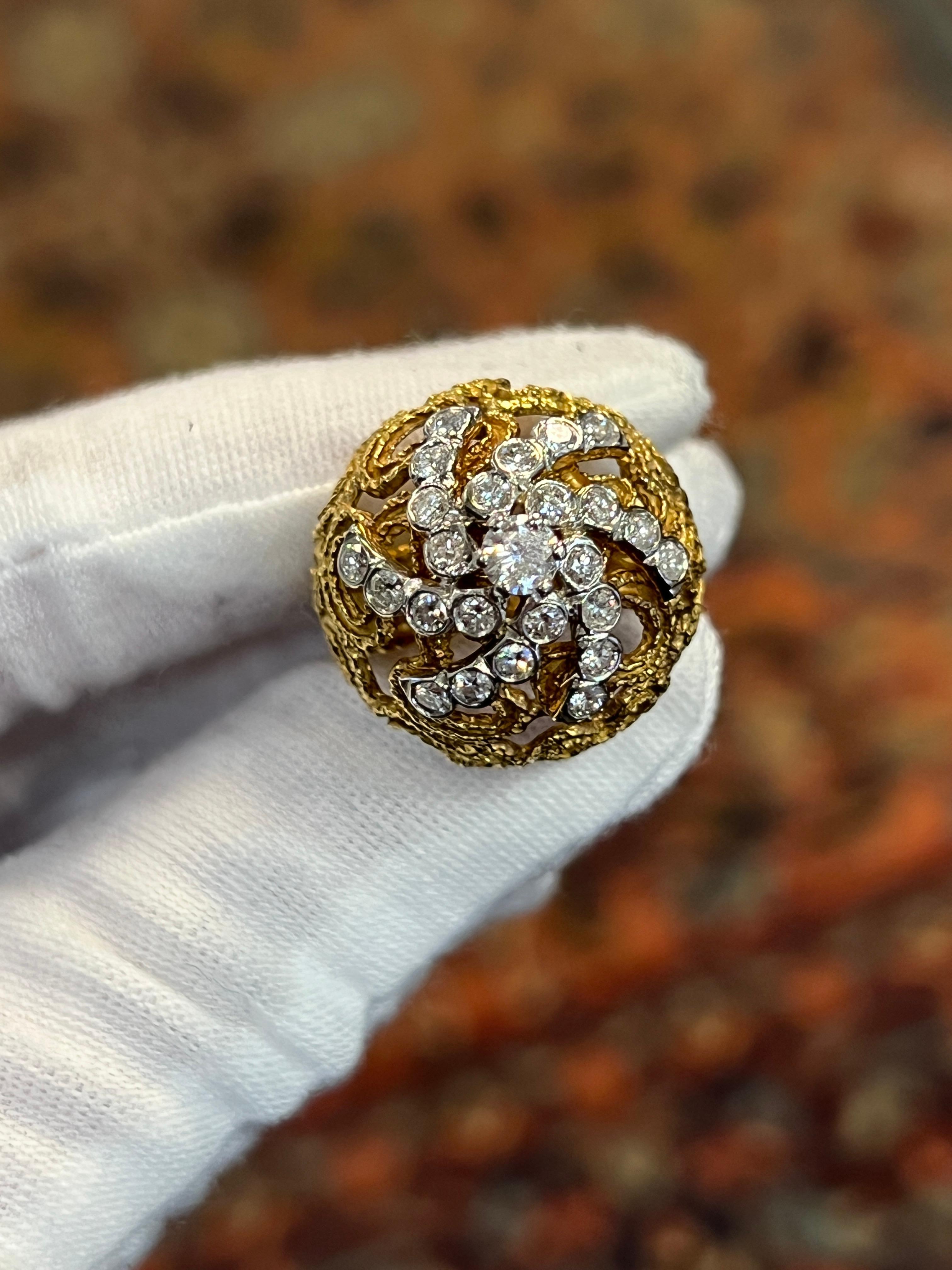Bombe-Ring mit Diamanten (Rundschliff) im Angebot