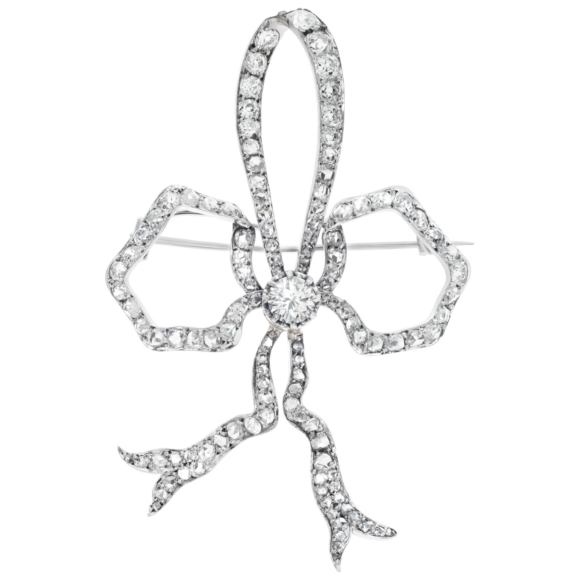 Diamond bow 18k white gold brooch For Sale