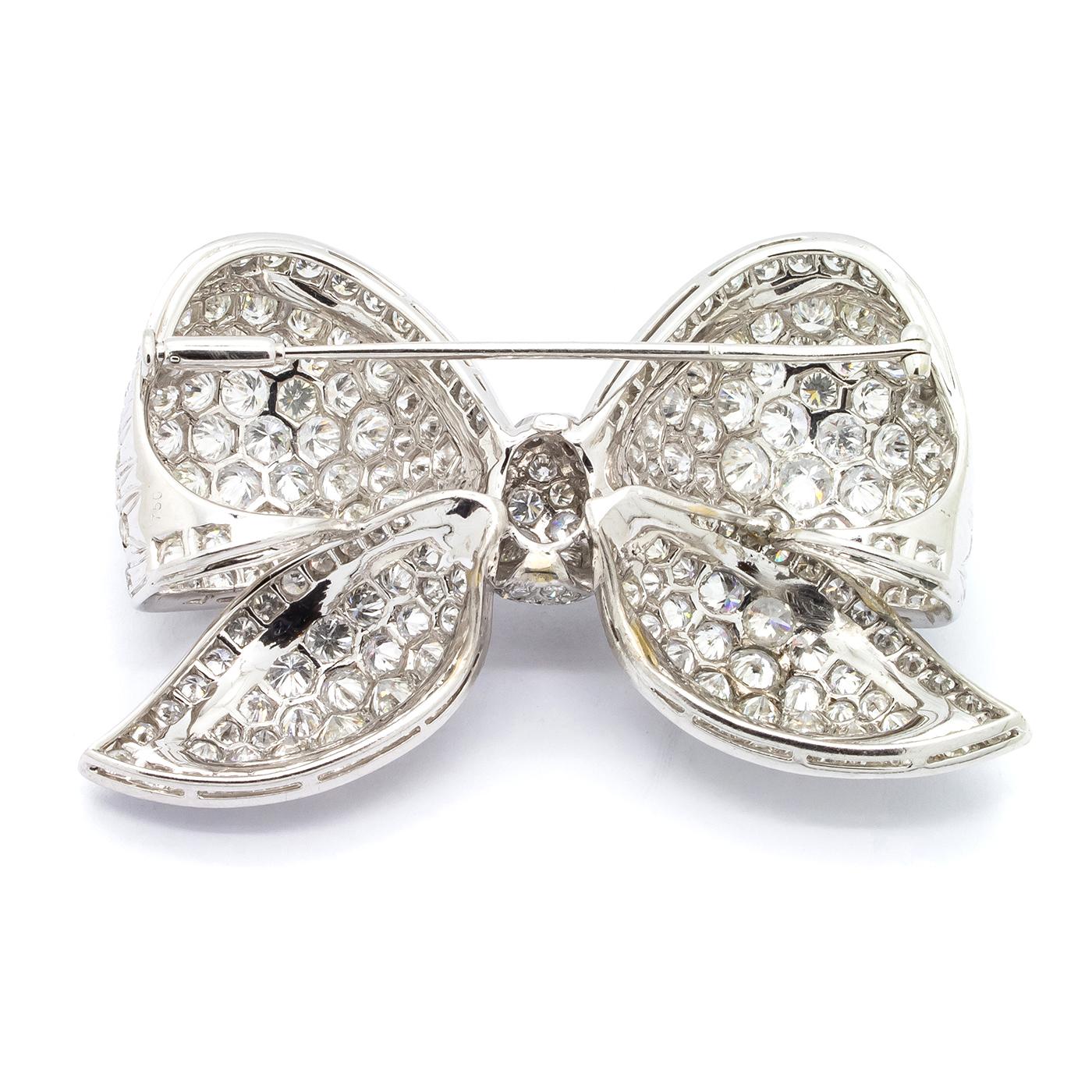 Round Cut Diamond Bow Brooch, 22.00 Carat For Sale
