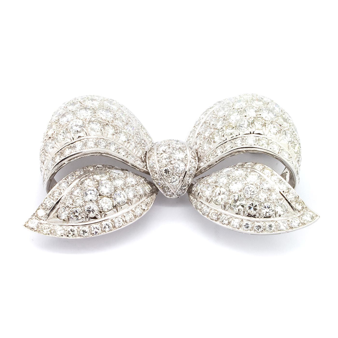 Diamond Bow Brooch, 22.00 Carat In Good Condition For Sale In London, GB