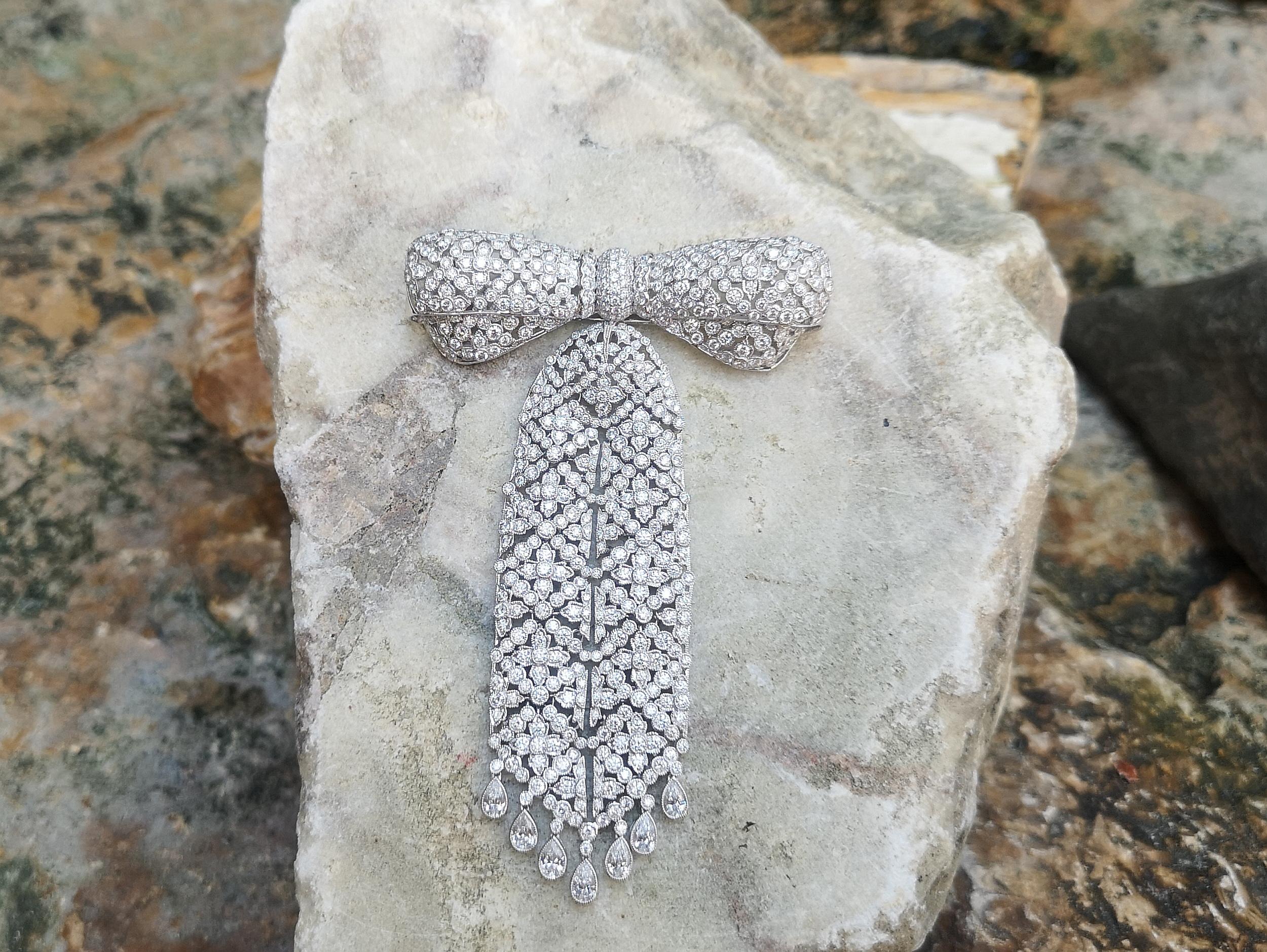 Mixed Cut Diamond Bow Detachable Tassel Brooch Set in 18 Karat White Gold Settings For Sale