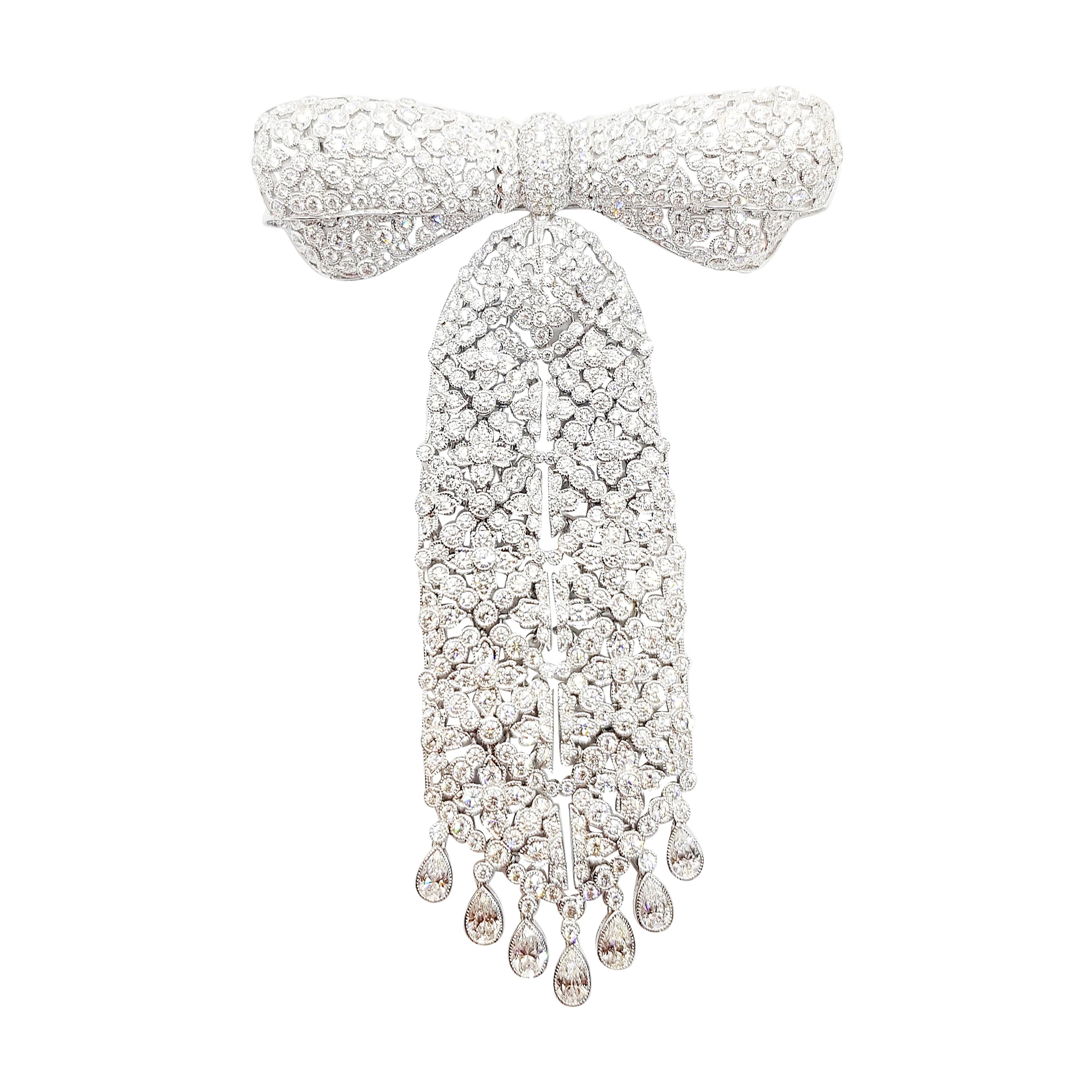 Broche à pompon détachable en or blanc 18 carats sertie d'un nœud en diamant