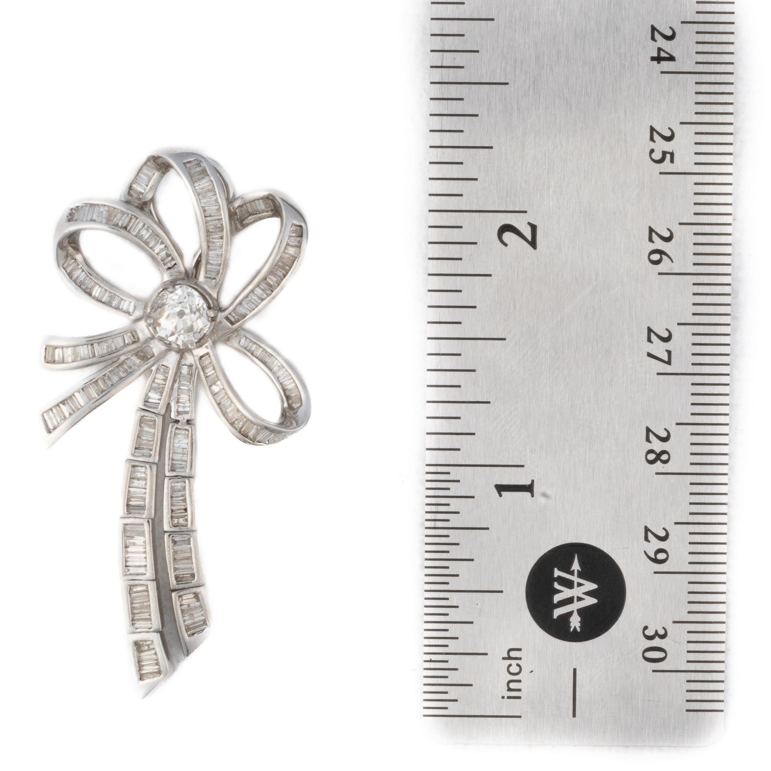 Pendientes con motivo de lazo de diamantes talla antigua y baguette Corte baguette en venta