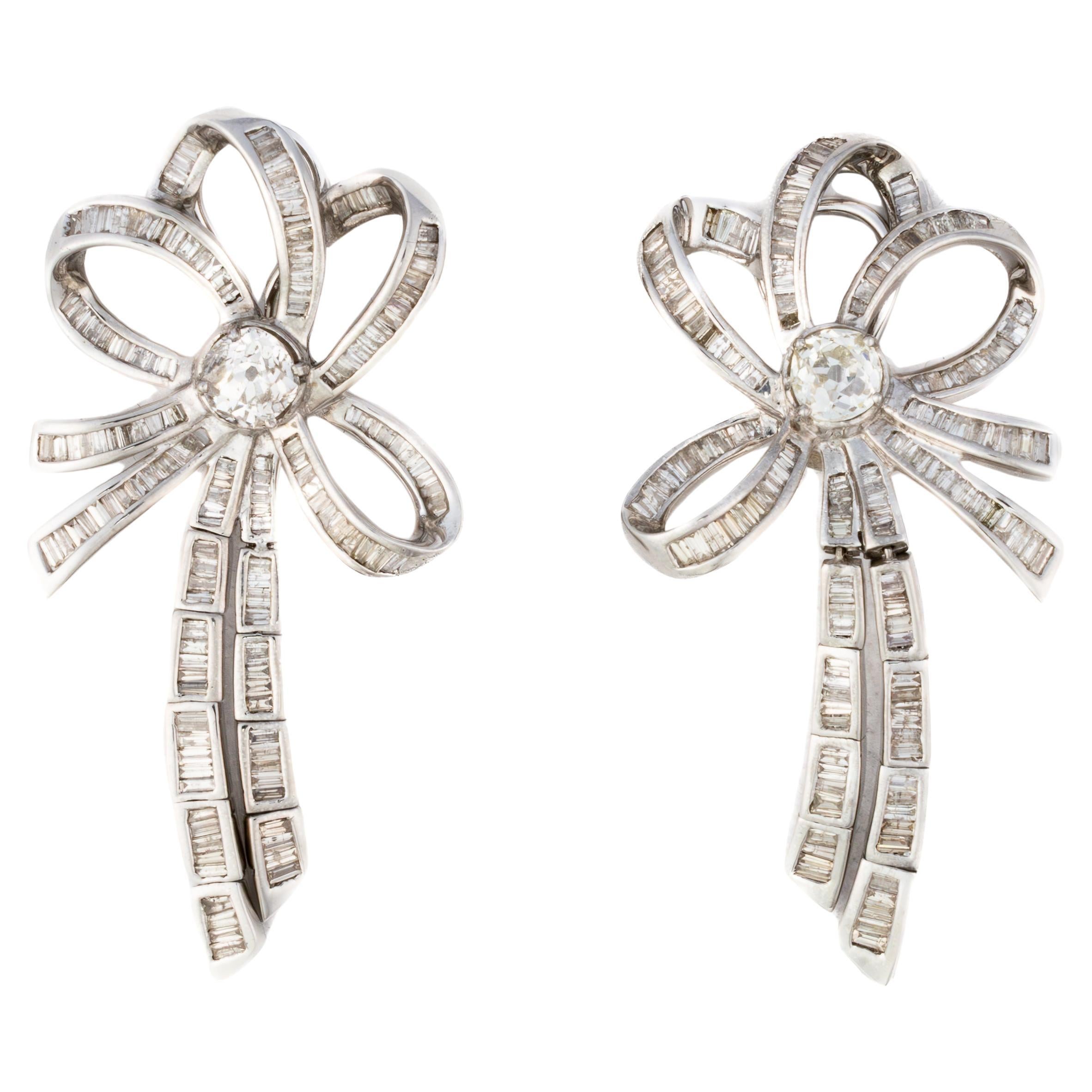 Pendientes con motivo de lazo de diamantes talla antigua y baguette en venta