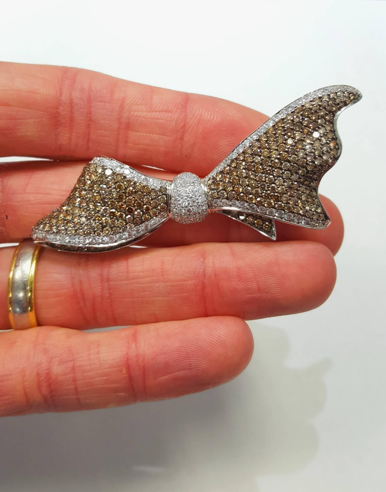 Diamond Bow Pin In Excellent Condition In Lake Forest, IL