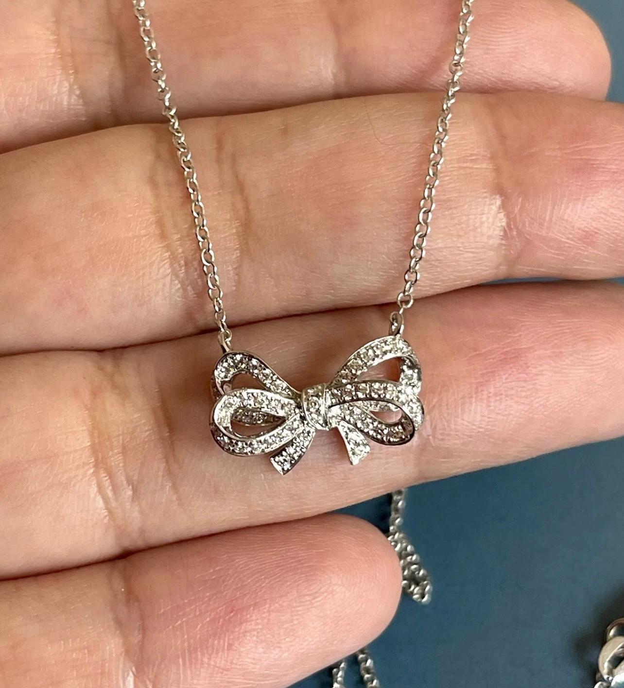 DIAMOND BOW Ribbon Knot NECKLACE IN 18CT WHITE GOLD For Sale 1