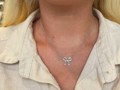 Beverley K Collar Colgante Pajarita Diamante Oro Blanco Macizo