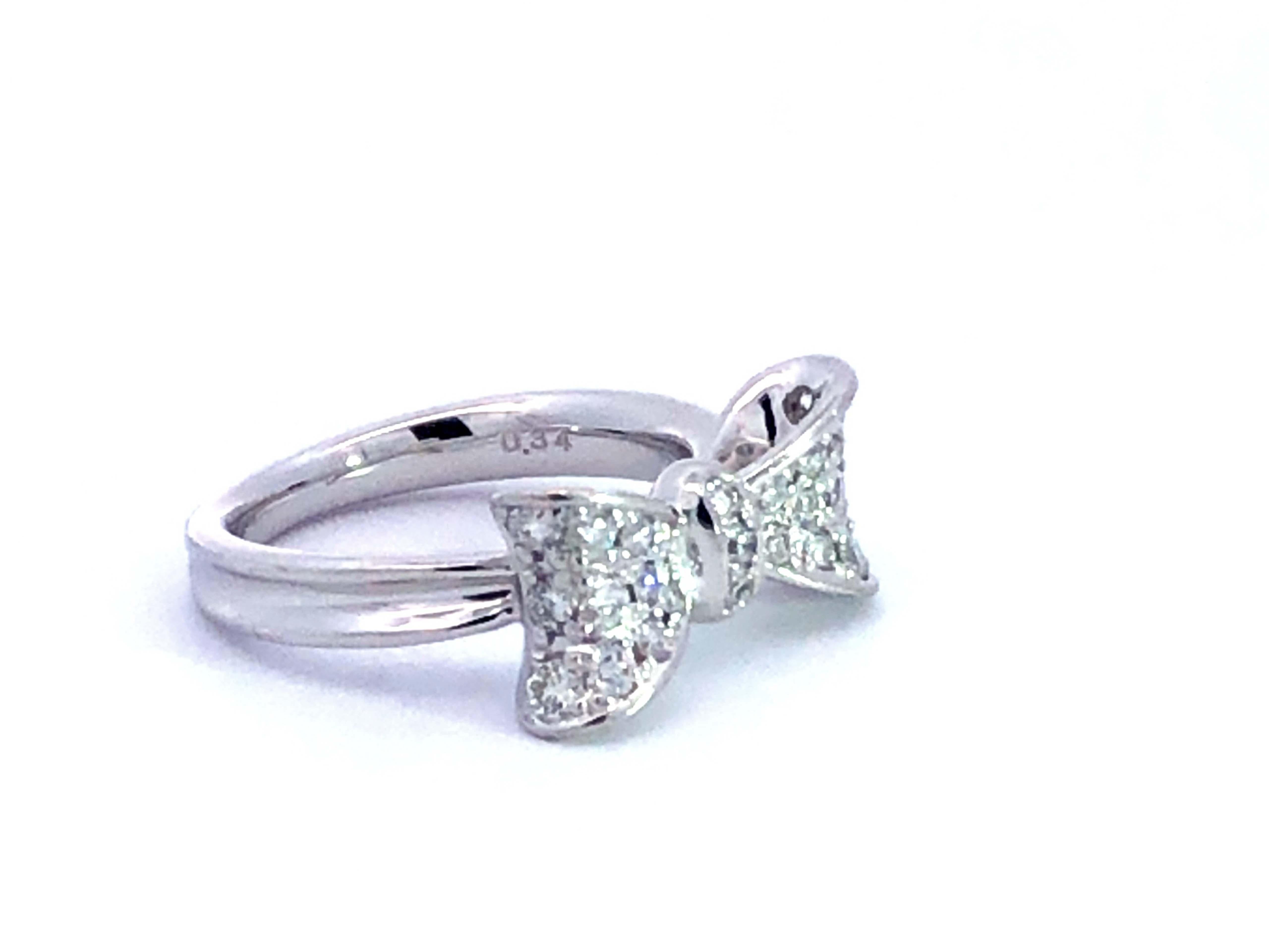 Round Cut Diamond Bowtie Ring in 18k White Gold For Sale