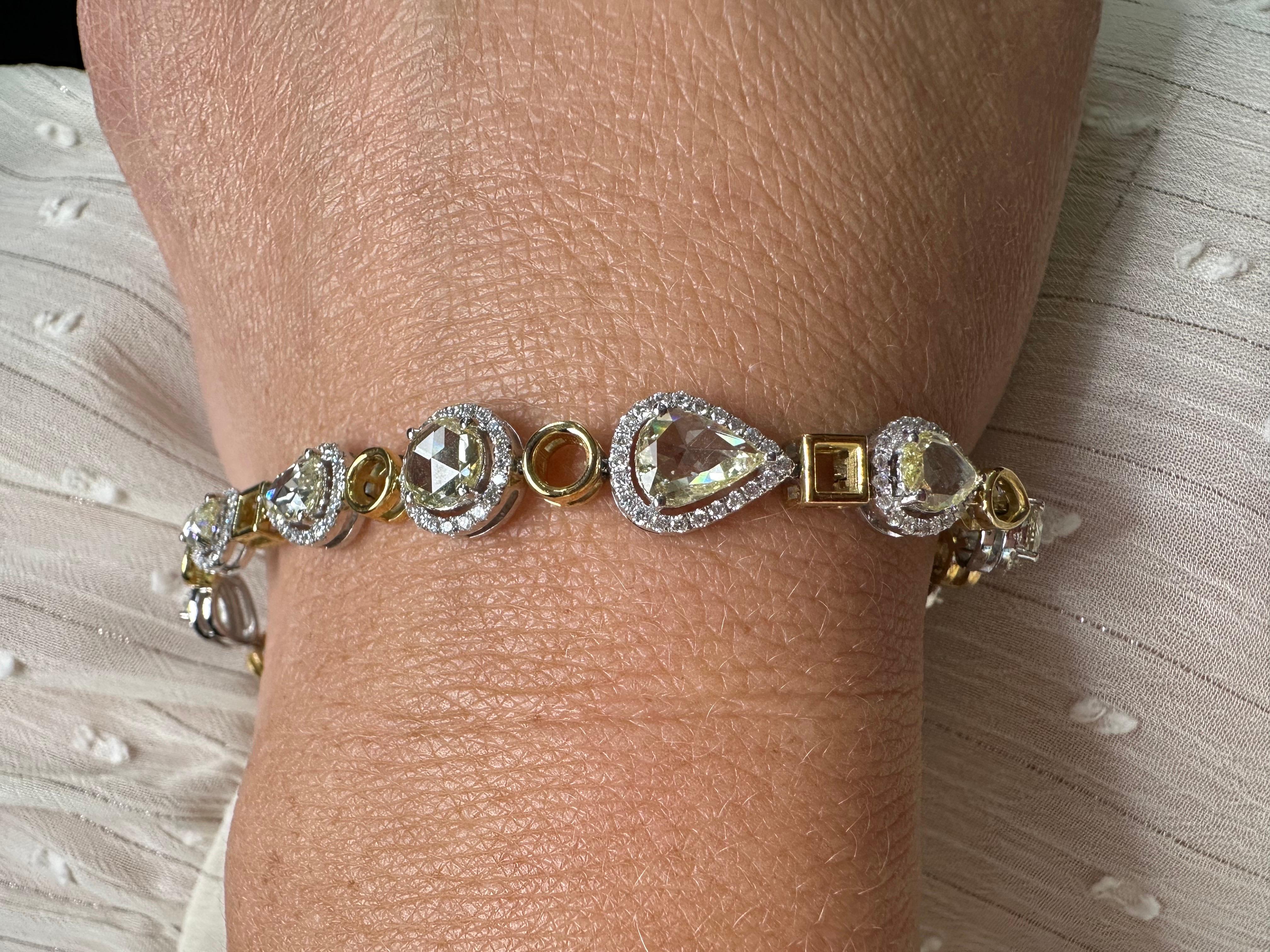 Women's or Men's Diamond bracelet 18Kt gold minimal luxury bracelet For Sale