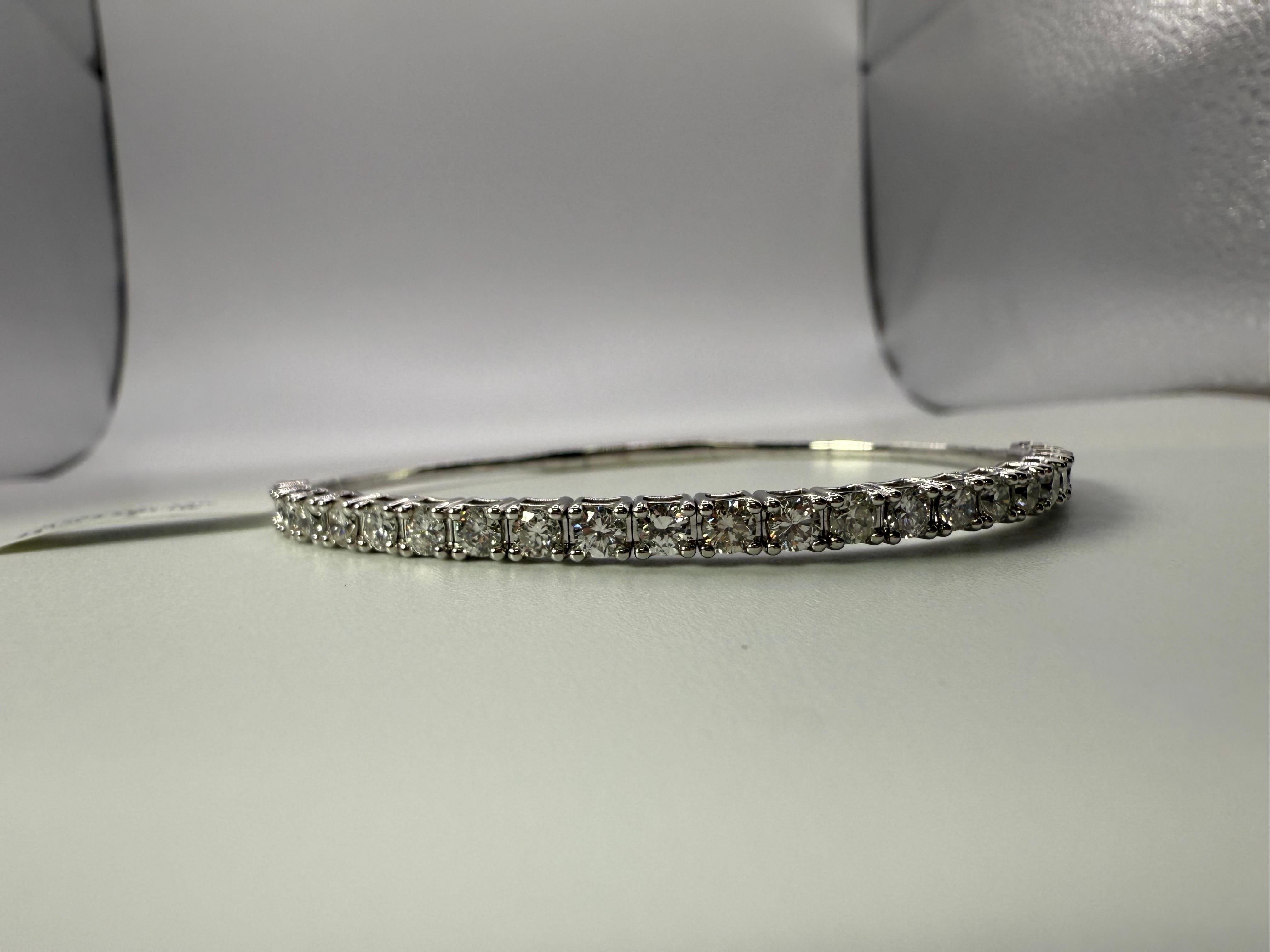 Diamond bracelet 2.45 carats 7 grams FLEXIBLE bracelet fits all new technology im Angebot 1
