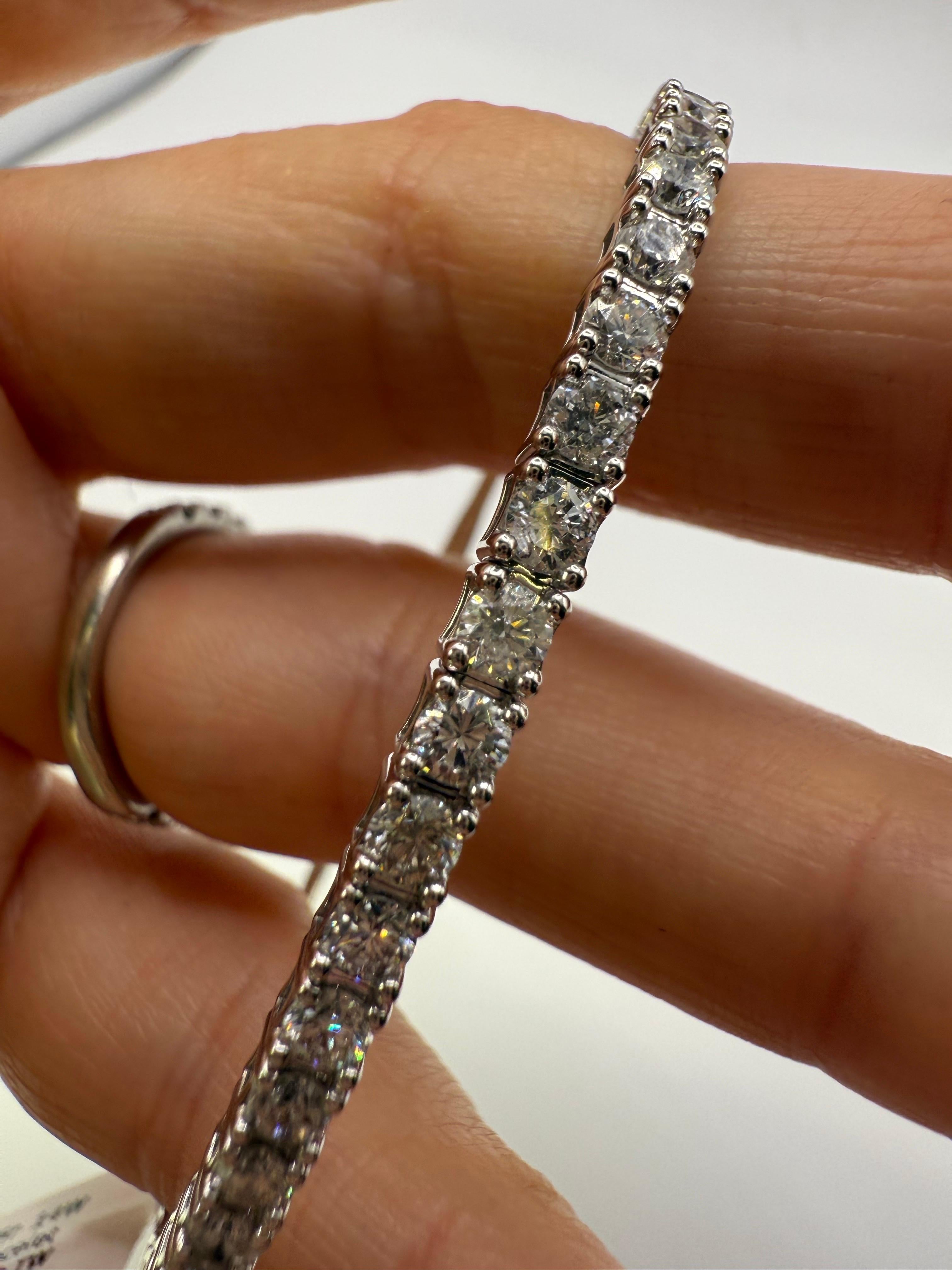 Diamond bracelet 2.45 carats 7 grams FLEXIBLE bracelet fits all new technology im Angebot 2