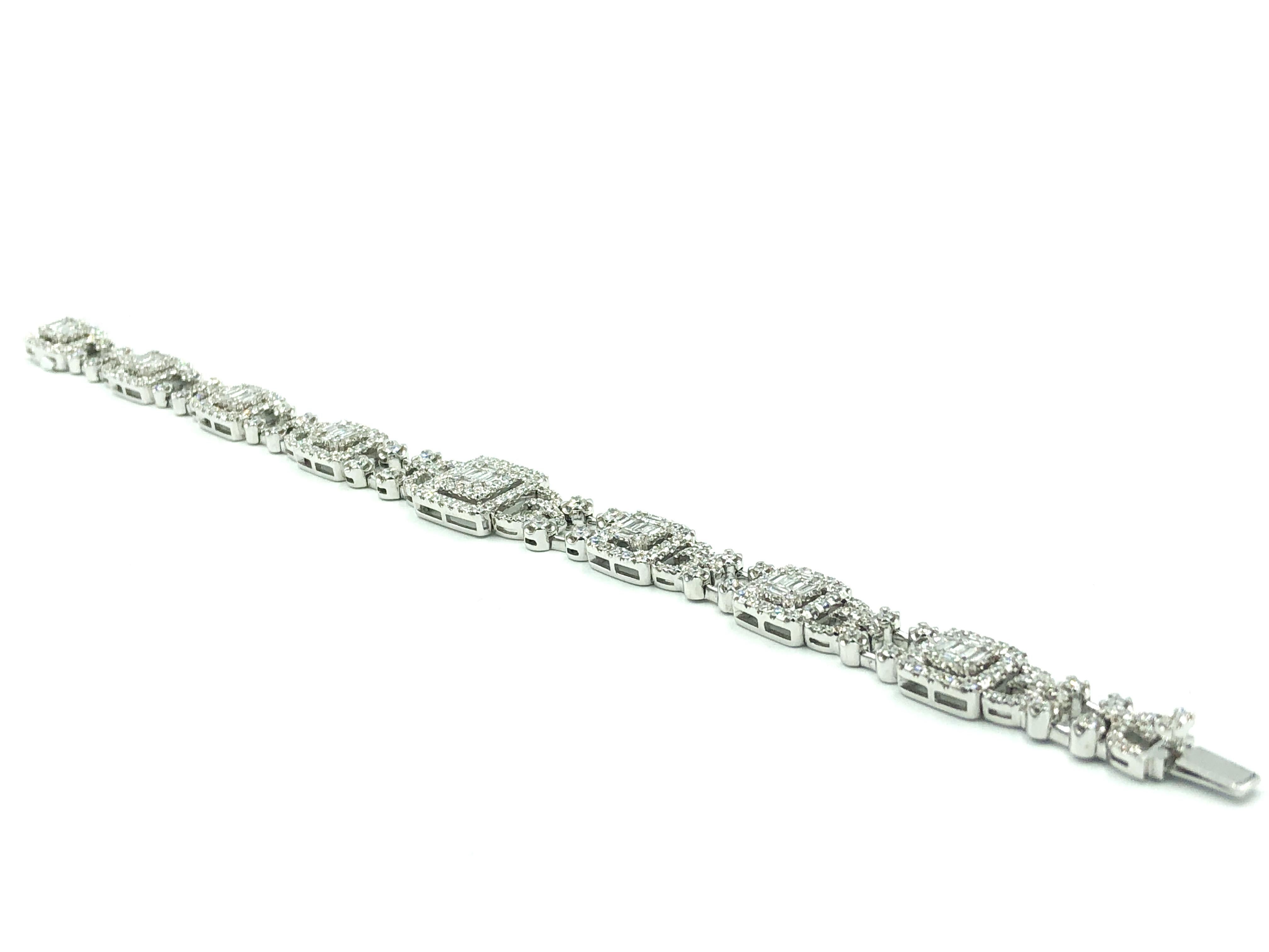 Modern Diamond Bracelet '4.95 Carat, 322 Diamonds' 18 Karat Gold